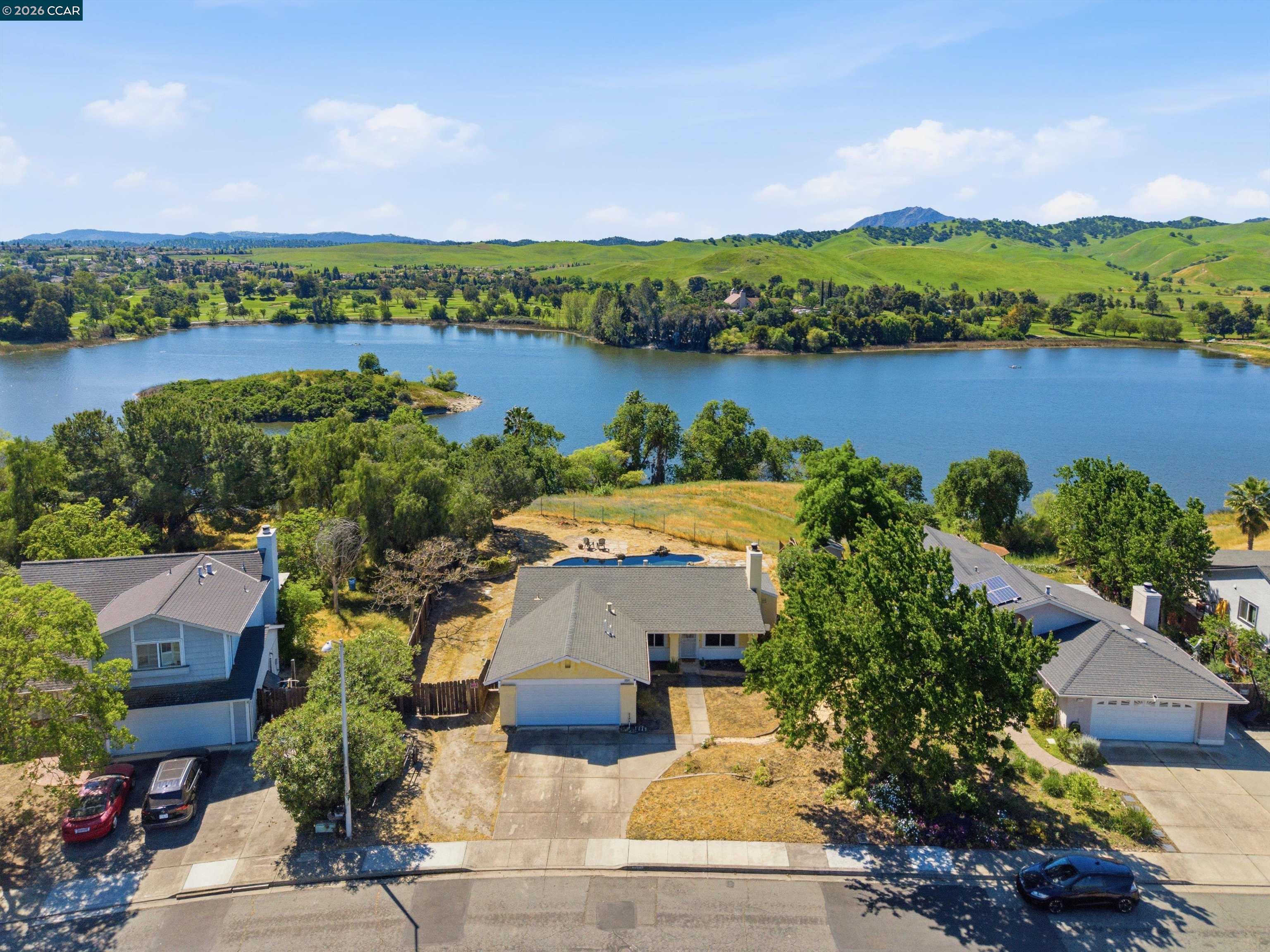 Detail Gallery Image 3 of 54 For 4101 S Royal Links Cir, Antioch,  CA 94509 - 3 Beds | 2 Baths
