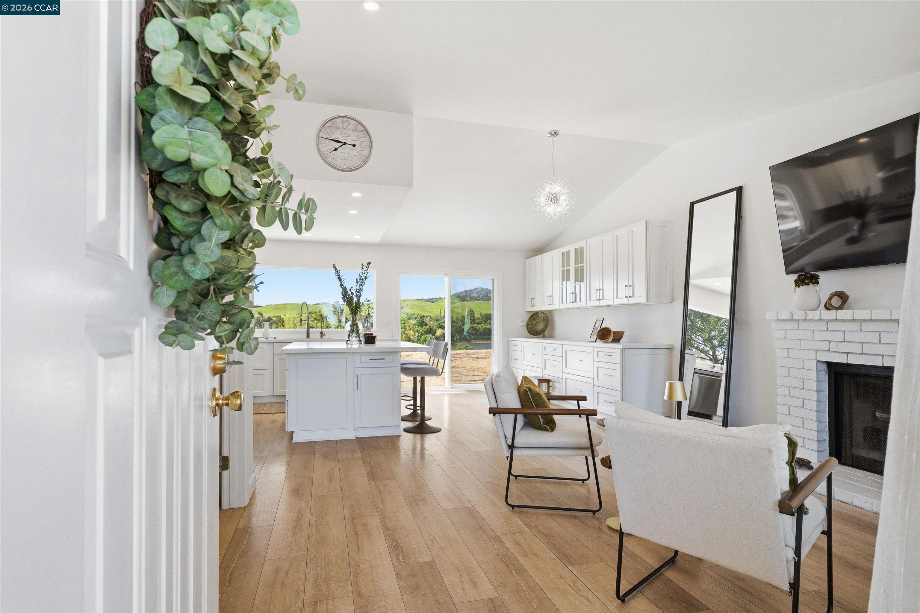 Detail Gallery Image 9 of 54 For 4101 S Royal Links Cir, Antioch,  CA 94509 - 3 Beds | 2 Baths