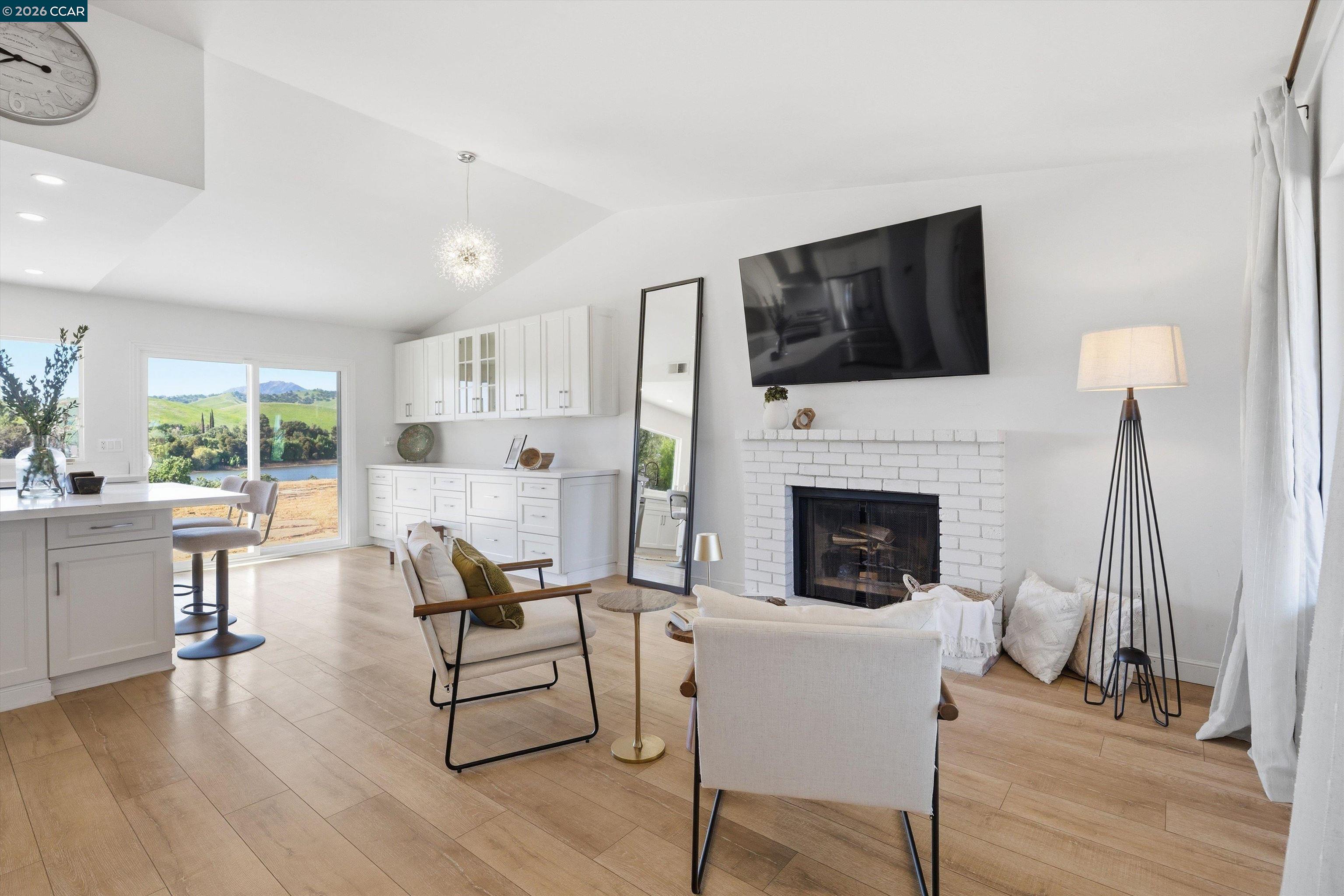 Detail Gallery Image 10 of 54 For 4101 S Royal Links Cir, Antioch,  CA 94509 - 3 Beds | 2 Baths