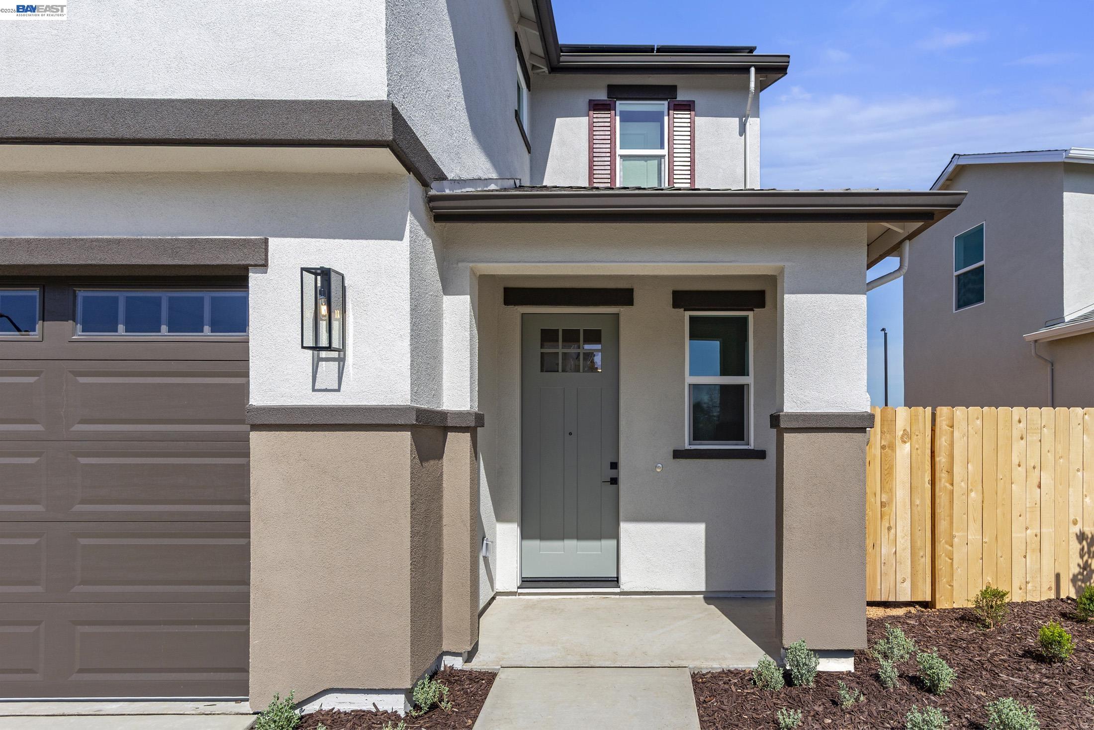 Detail Gallery Image 2 of 21 For 863 Pecan Tree Ln, Galt,  CA 95632 - 3 Beds | 2/1 Baths