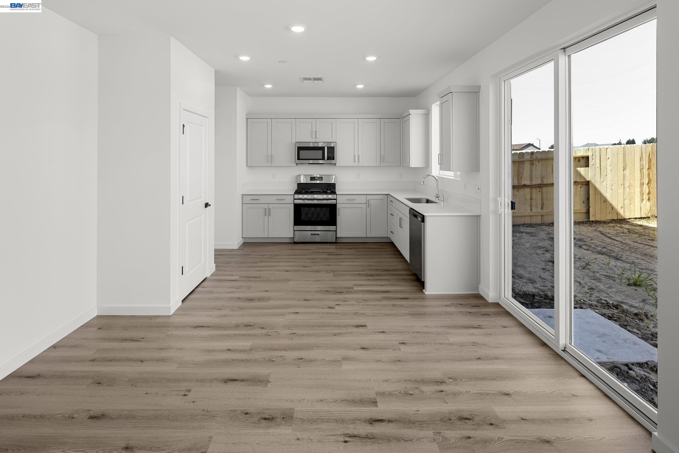 Detail Gallery Image 5 of 21 For 863 Pecan Tree Ln, Galt,  CA 95632 - 3 Beds | 2/1 Baths