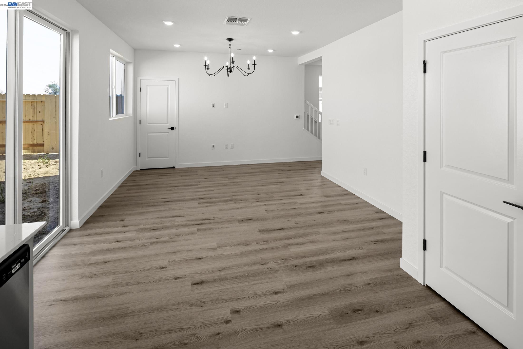 Detail Gallery Image 7 of 21 For 863 Pecan Tree Ln, Galt,  CA 95632 - 3 Beds | 2/1 Baths