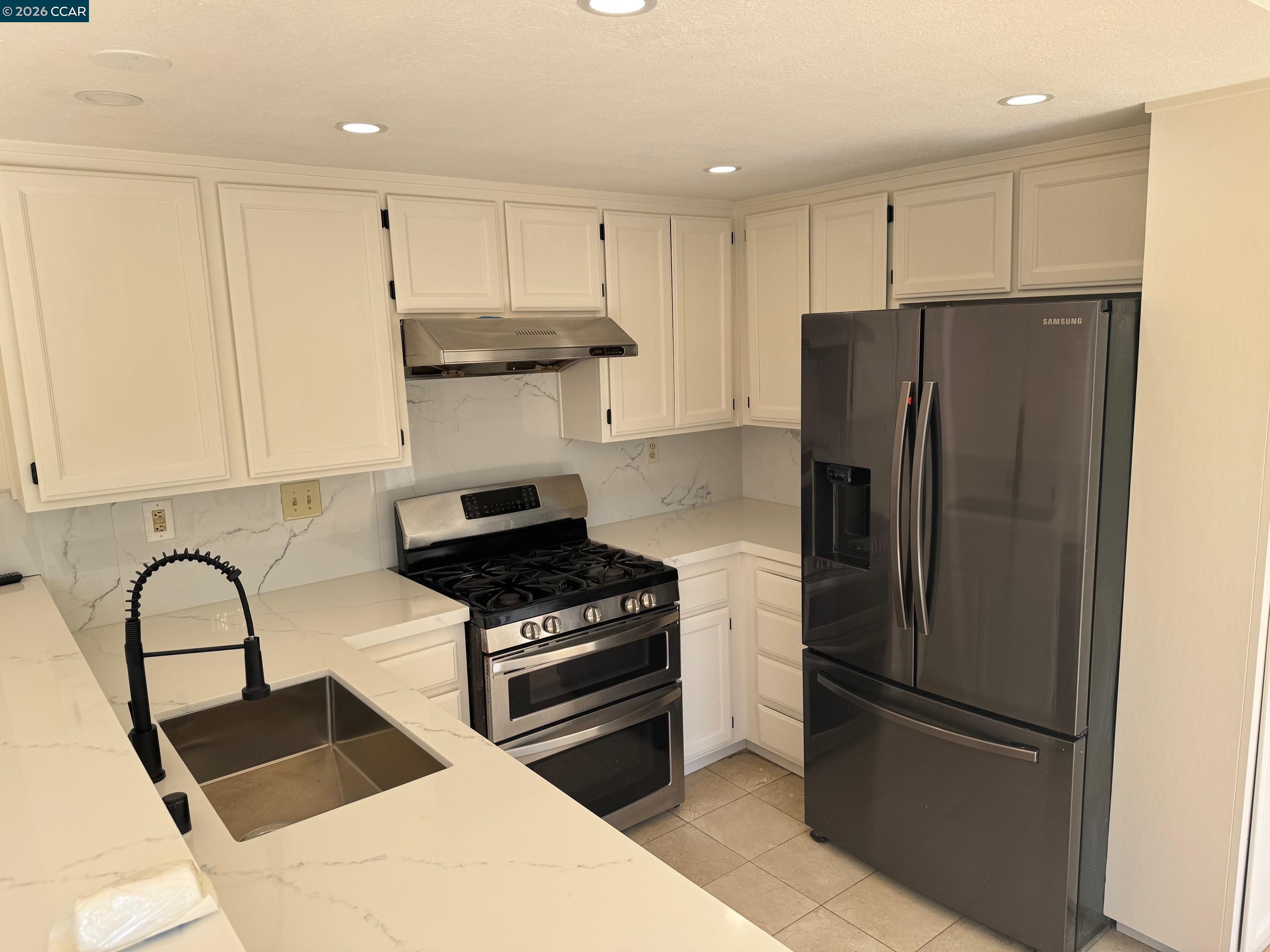 Detail Gallery Image 13 of 18 For 2268 Oak Hills Dr, Pittsburg,  CA 94565 - 4 Beds | 2/1 Baths