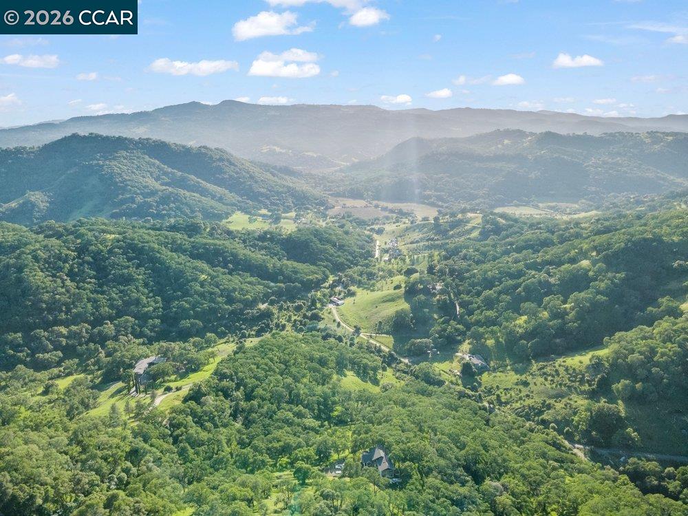 Detail Gallery Image 11 of 54 For 98 Oak Springs Dr, Napa,  CA 94558 - 4 Beds | 3 Baths