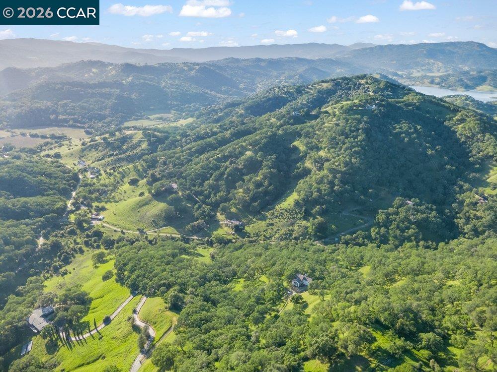 Detail Gallery Image 10 of 54 For 98 Oak Springs Dr, Napa,  CA 94558 - 4 Beds | 3 Baths