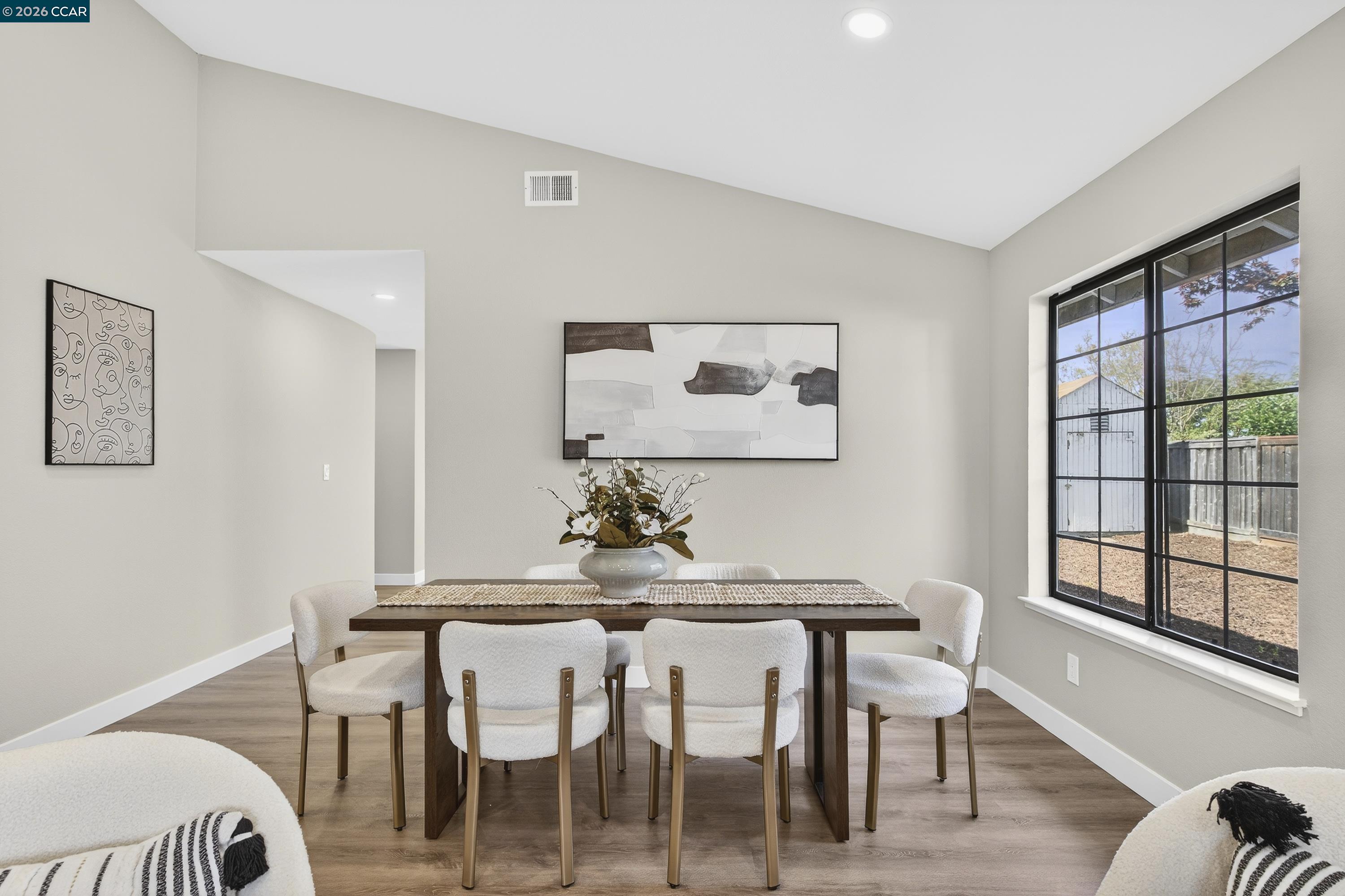 Detail Gallery Image 11 of 58 For 2413 Christian Ct, Pinole,  CA 94564 - 3 Beds | 2 Baths