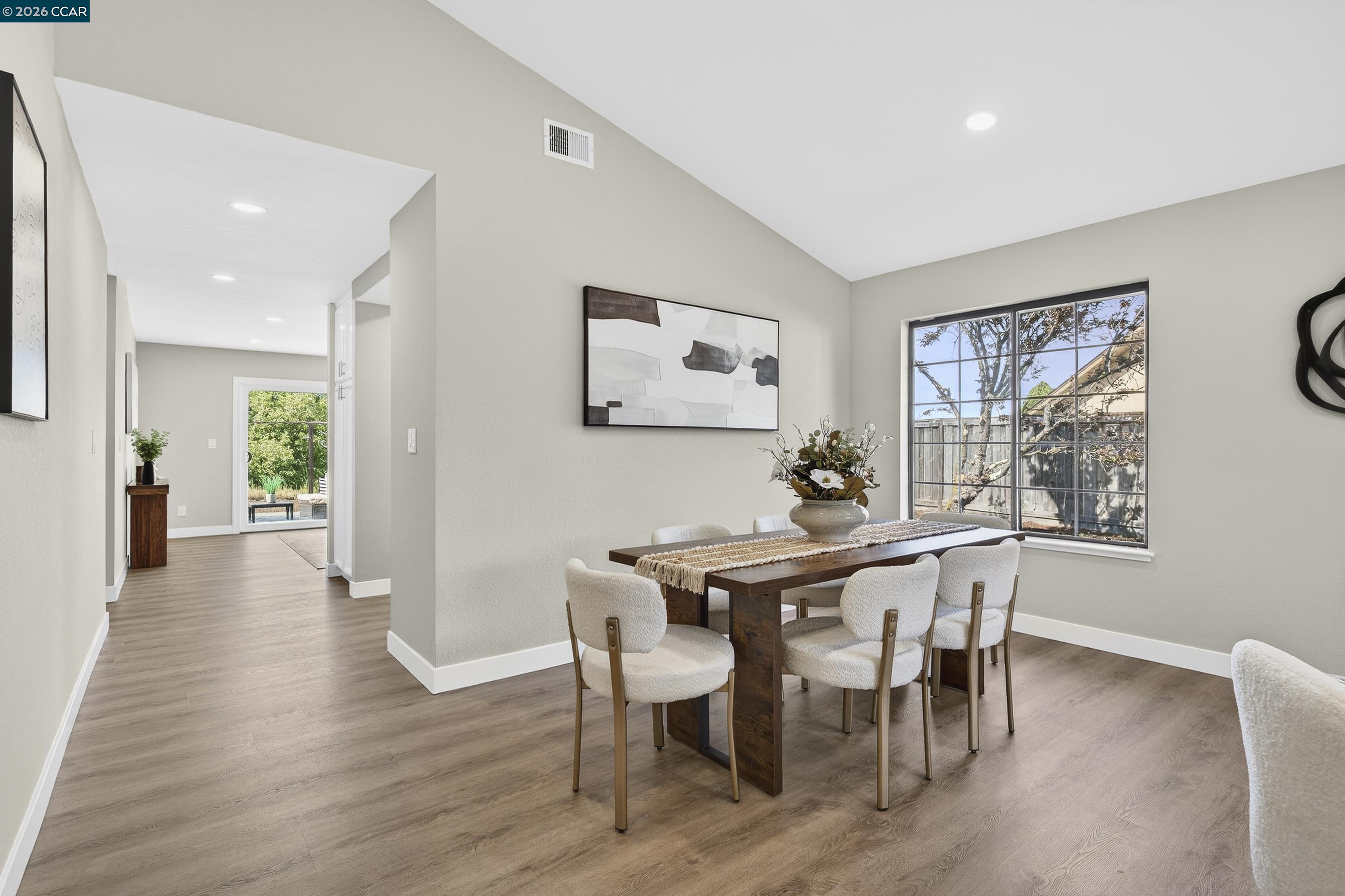 Detail Gallery Image 13 of 58 For 2413 Christian Ct, Pinole,  CA 94564 - 3 Beds | 2 Baths