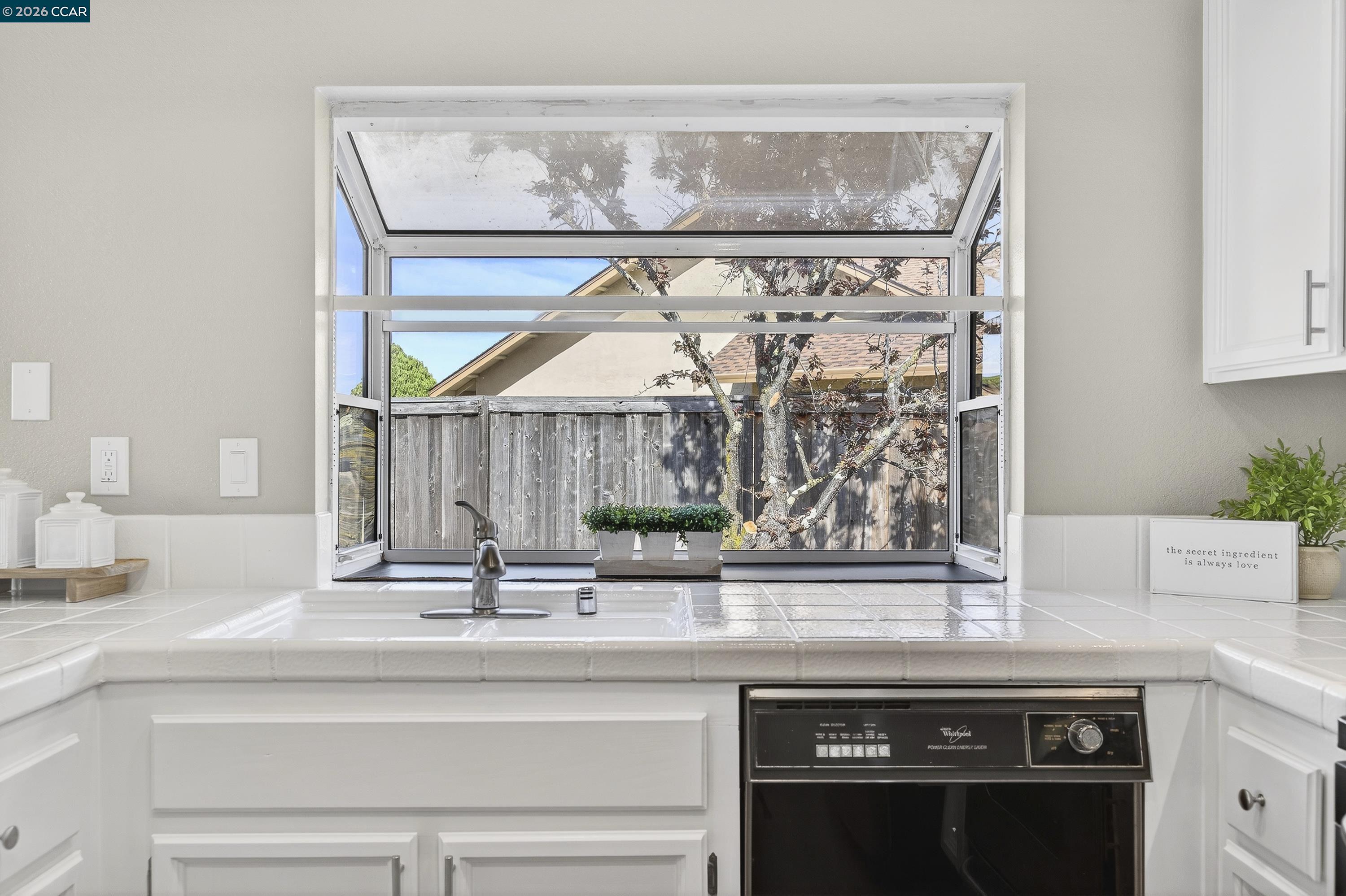 Detail Gallery Image 18 of 58 For 2413 Christian Ct, Pinole,  CA 94564 - 3 Beds | 2 Baths