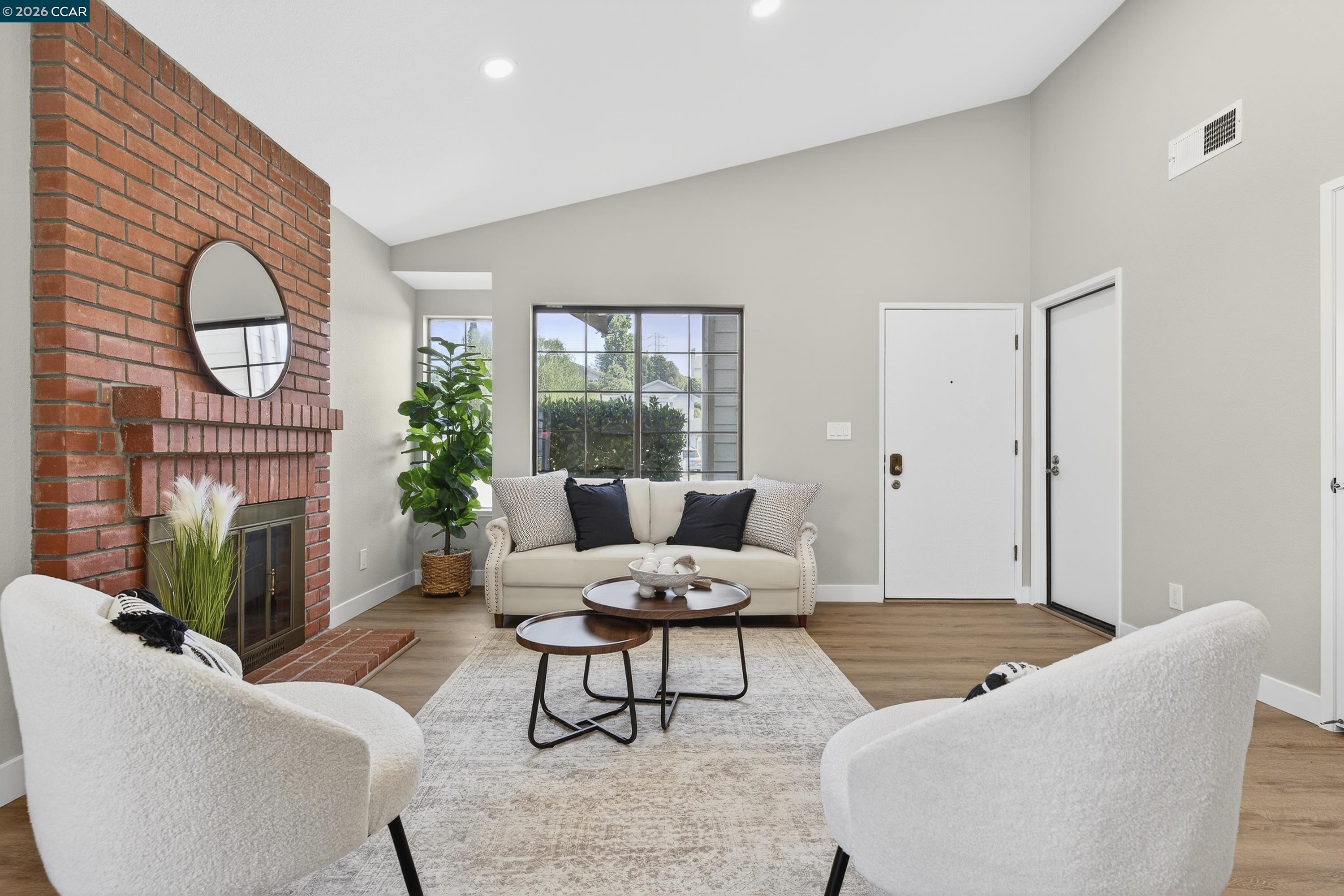 Detail Gallery Image 8 of 58 For 2413 Christian Ct, Pinole,  CA 94564 - 3 Beds | 2 Baths