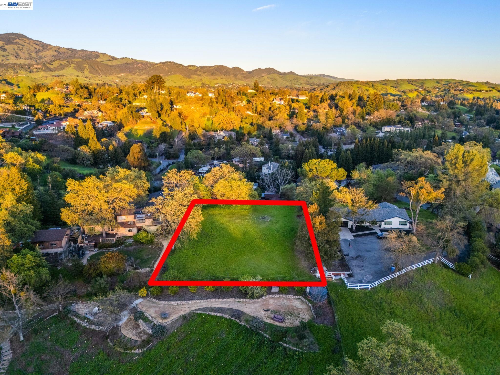 Detail Gallery Image 2 of 15 For 3 Ohlson Ln, Danville,  CA 94526 - – Beds | – Baths