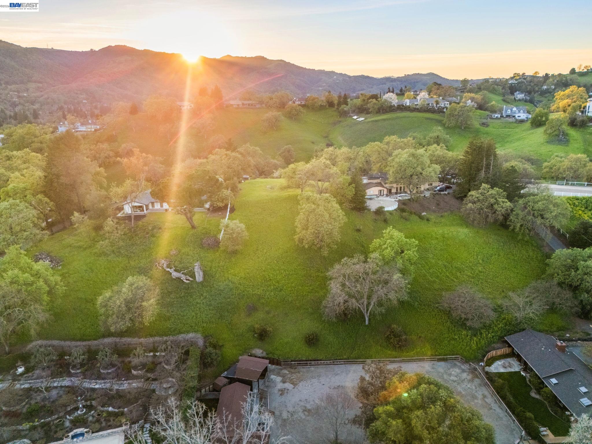 Detail Gallery Image 9 of 15 For 3 Ohlson Ln, Danville,  CA 94526 - – Beds | – Baths