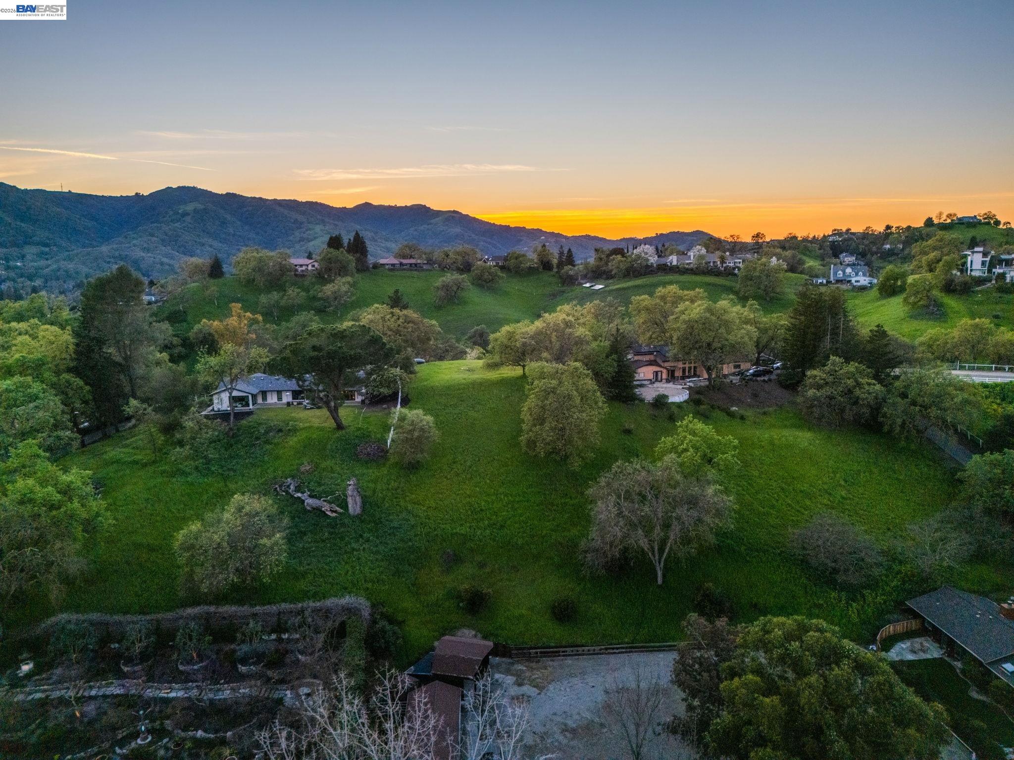 Detail Gallery Image 10 of 15 For 3 Ohlson Ln, Danville,  CA 94526 - – Beds | – Baths