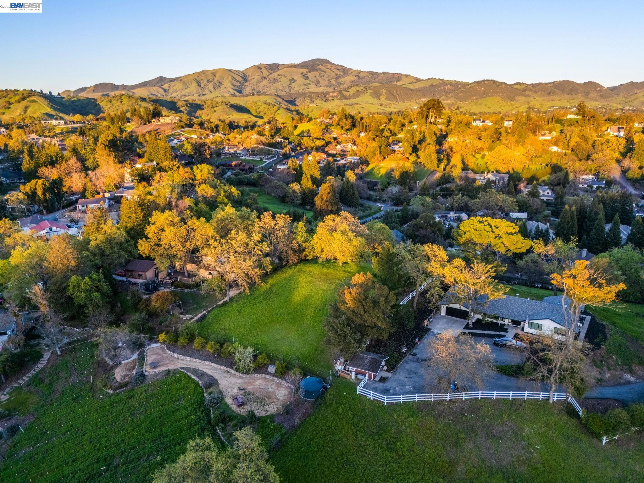 Detail Gallery Image 3 of 15 For 3 Ohlson Ln, Danville,  CA 94526 - – Beds | – Baths