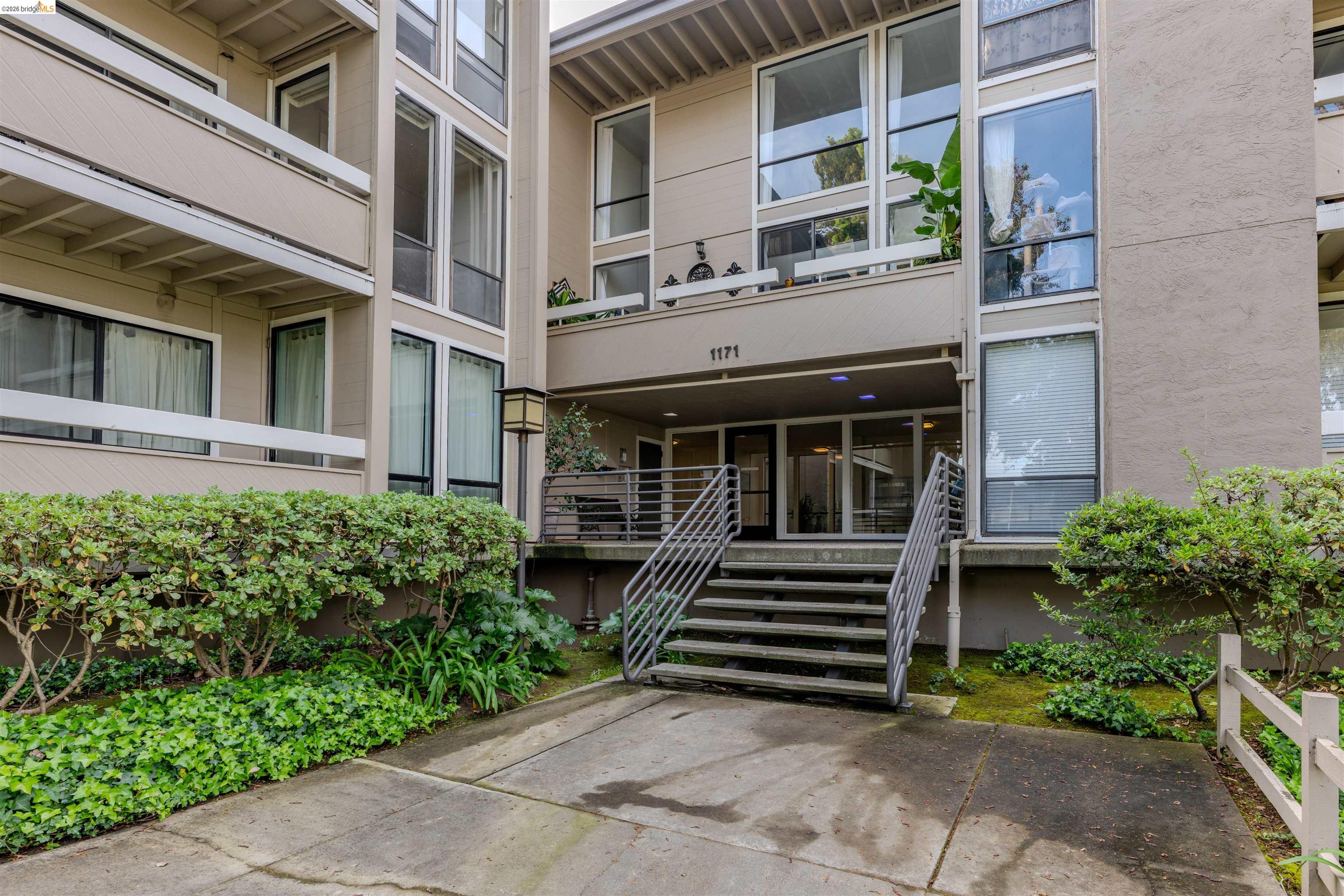 Detail Gallery Image 2 of 41 For 1171 Compass Ln #113,  Foster City,  CA 94404 - 3 Beds | 2 Baths