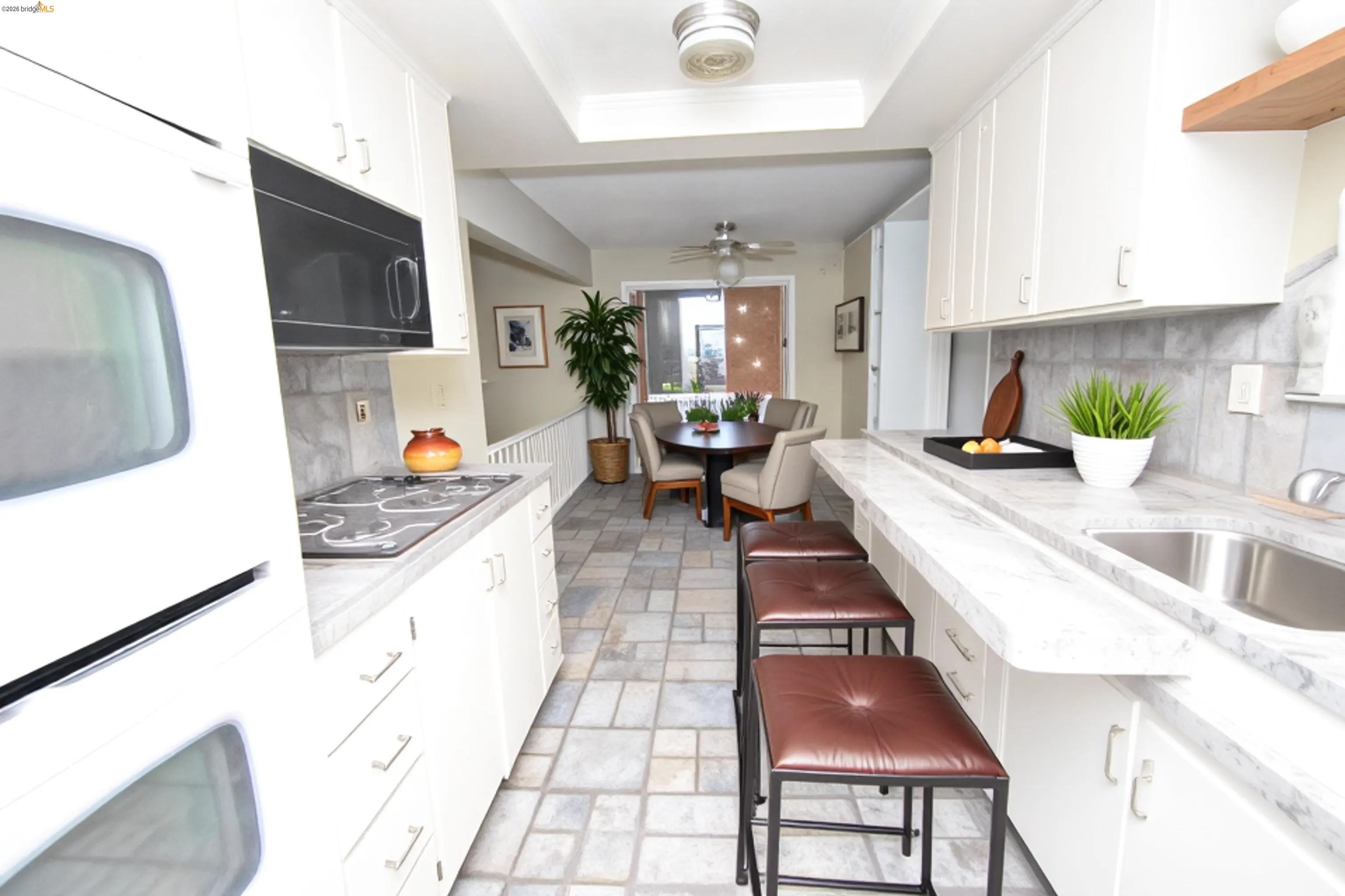 Detail Gallery Image 11 of 30 For 1013 Colonial Ct, Modesto,  CA 95350 - 3 Beds | 2 Baths