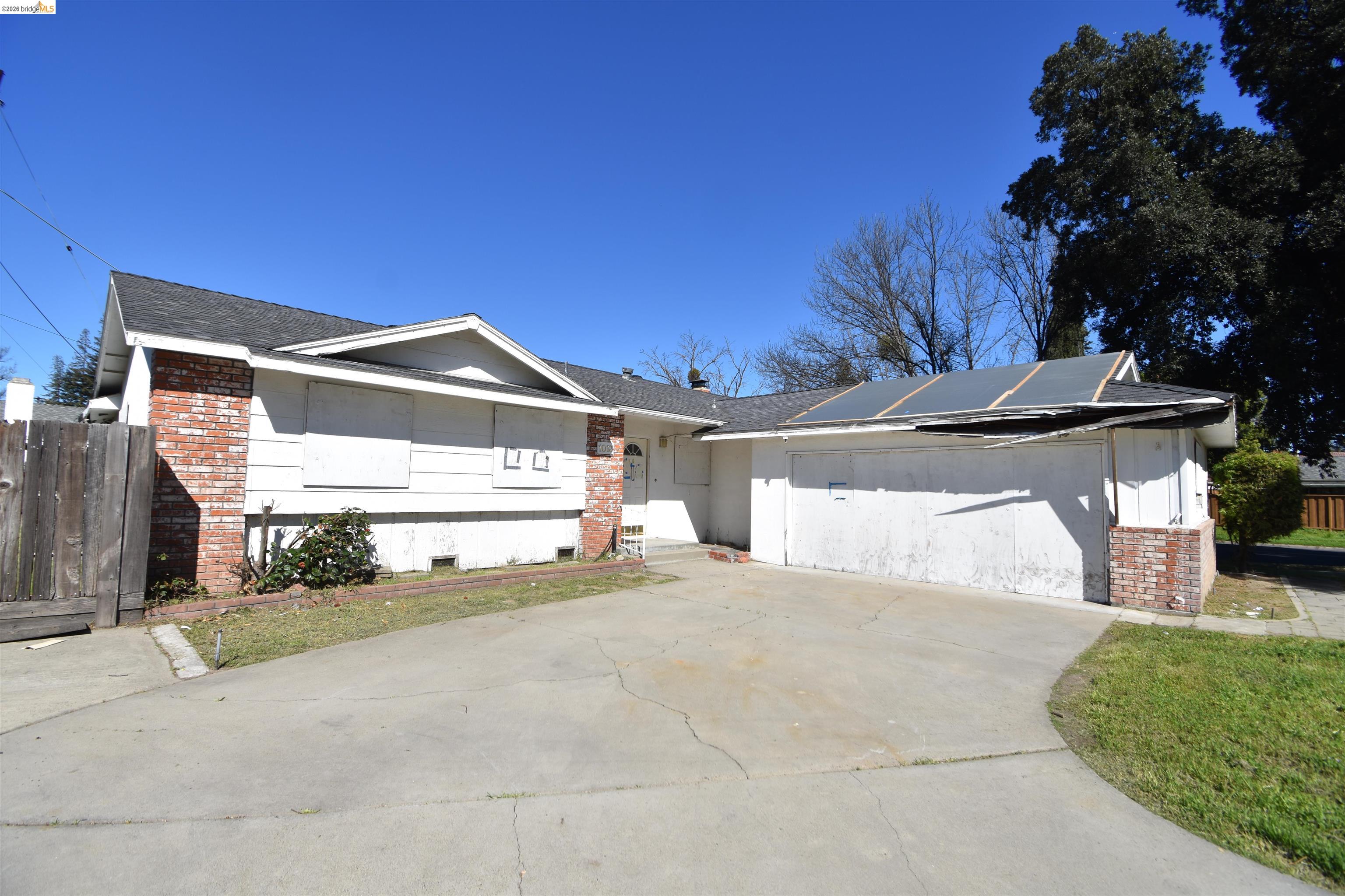 Detail Gallery Image 3 of 30 For 1013 Colonial Ct, Modesto,  CA 95350 - 3 Beds | 2 Baths