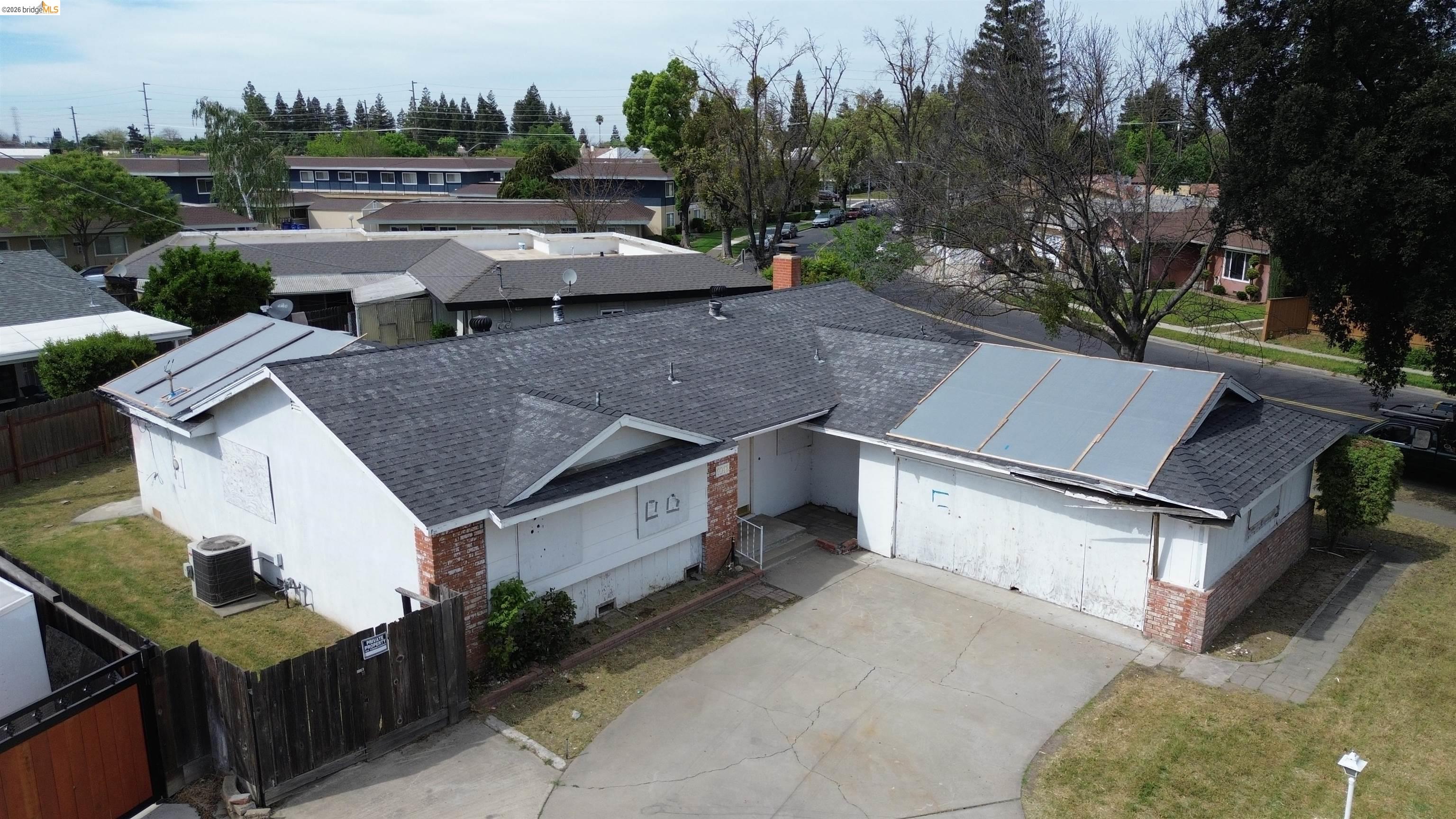 Detail Gallery Image 4 of 30 For 1013 Colonial Ct, Modesto,  CA 95350 - 3 Beds | 2 Baths