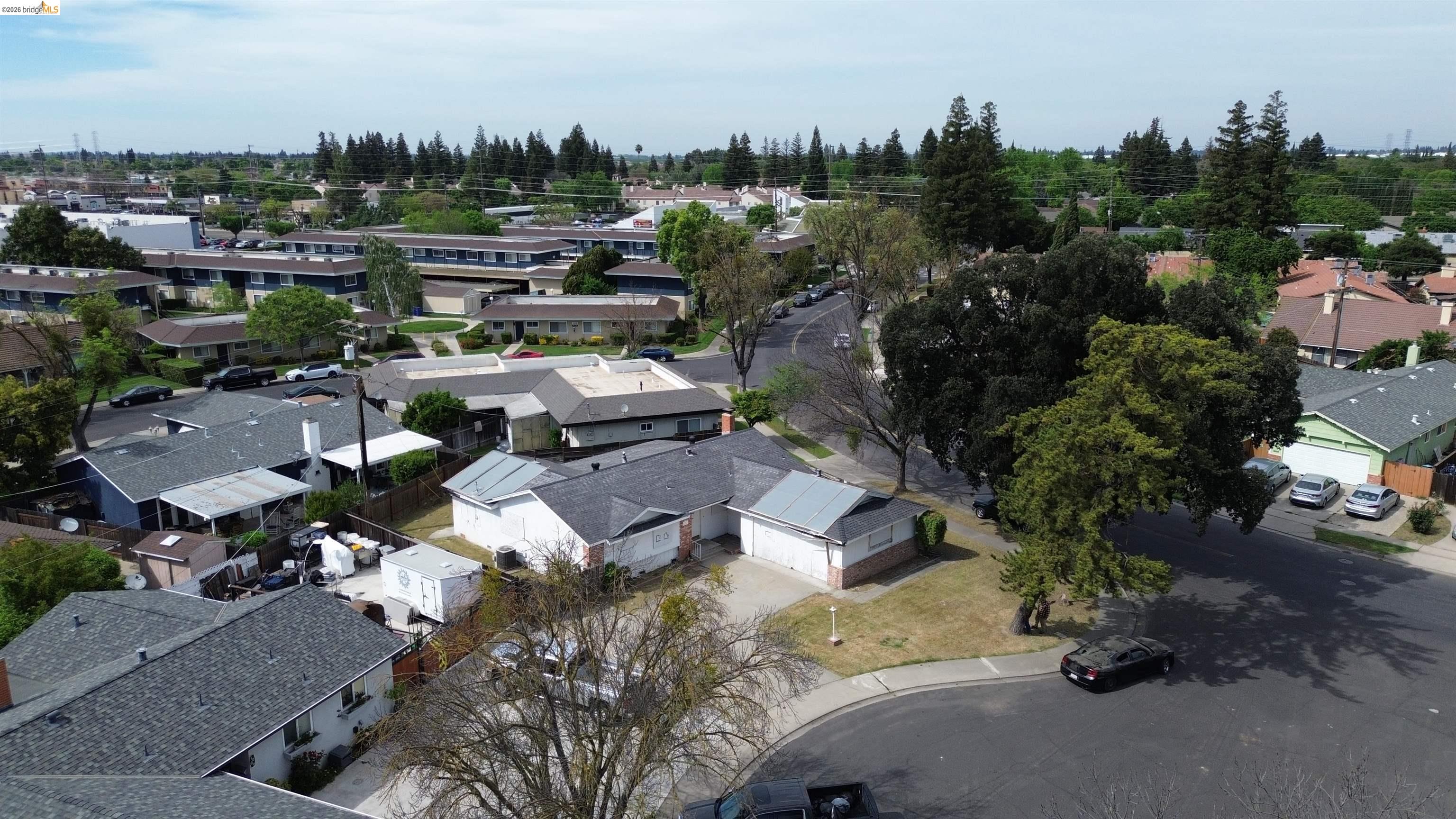 Detail Gallery Image 5 of 30 For 1013 Colonial Ct, Modesto,  CA 95350 - 3 Beds | 2 Baths