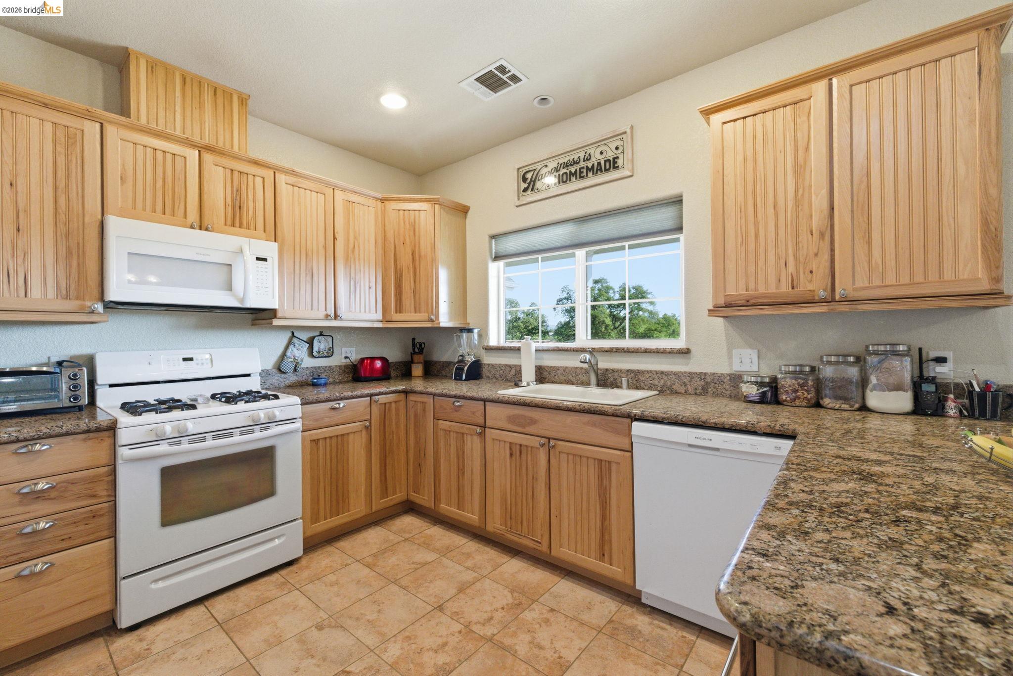 Detail Gallery Image 18 of 38 For 1970 Navarro St, La Grange,  CA 95329 - 3 Beds | 2/1 Baths