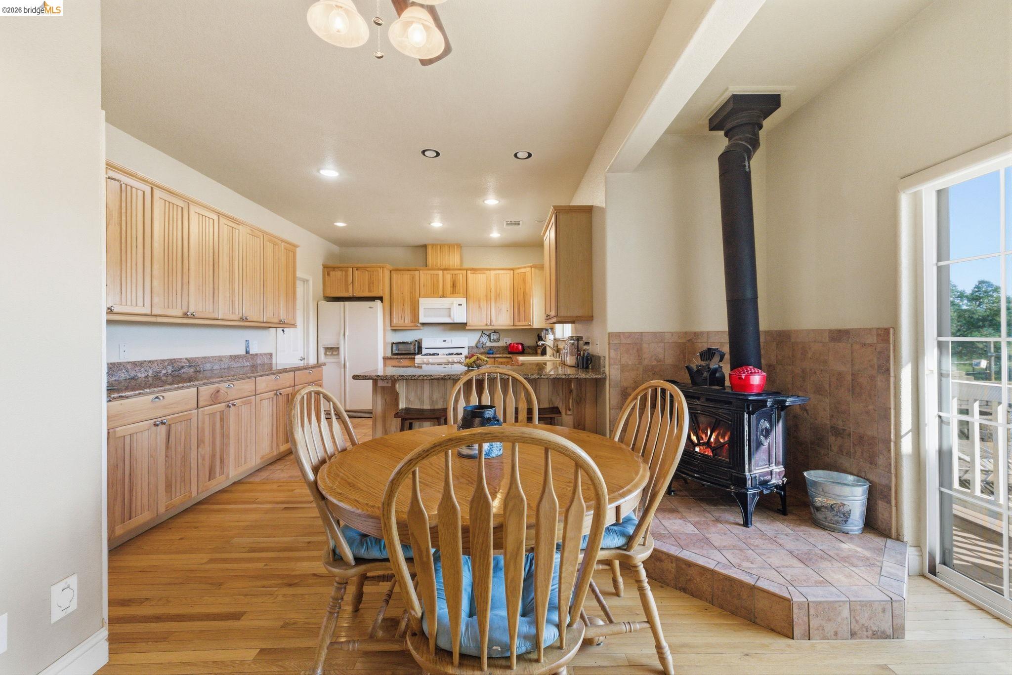 Detail Gallery Image 19 of 38 For 1970 Navarro St, La Grange,  CA 95329 - 3 Beds | 2/1 Baths