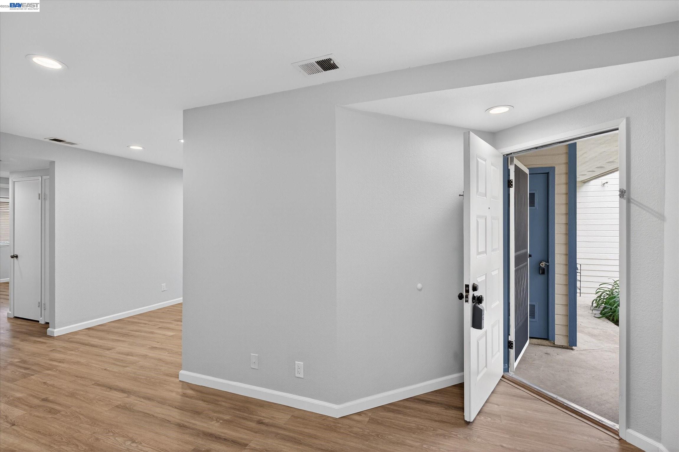 Detail Gallery Image 2 of 31 For 46636 Winema Cmn, Fremont,  CA 94539 - 2 Beds | 2 Baths