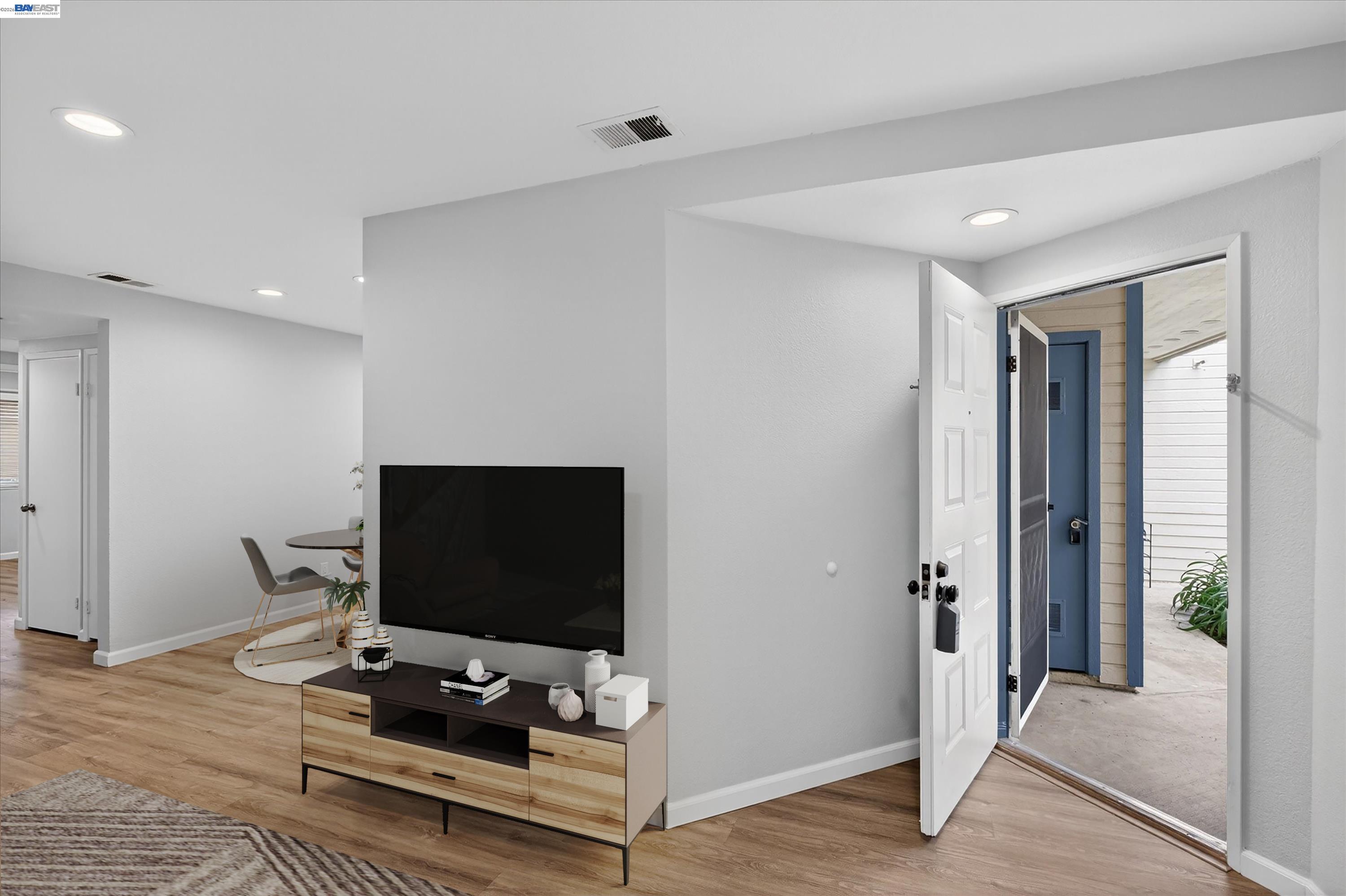 Detail Gallery Image 3 of 31 For 46636 Winema Cmn, Fremont,  CA 94539 - 2 Beds | 2 Baths