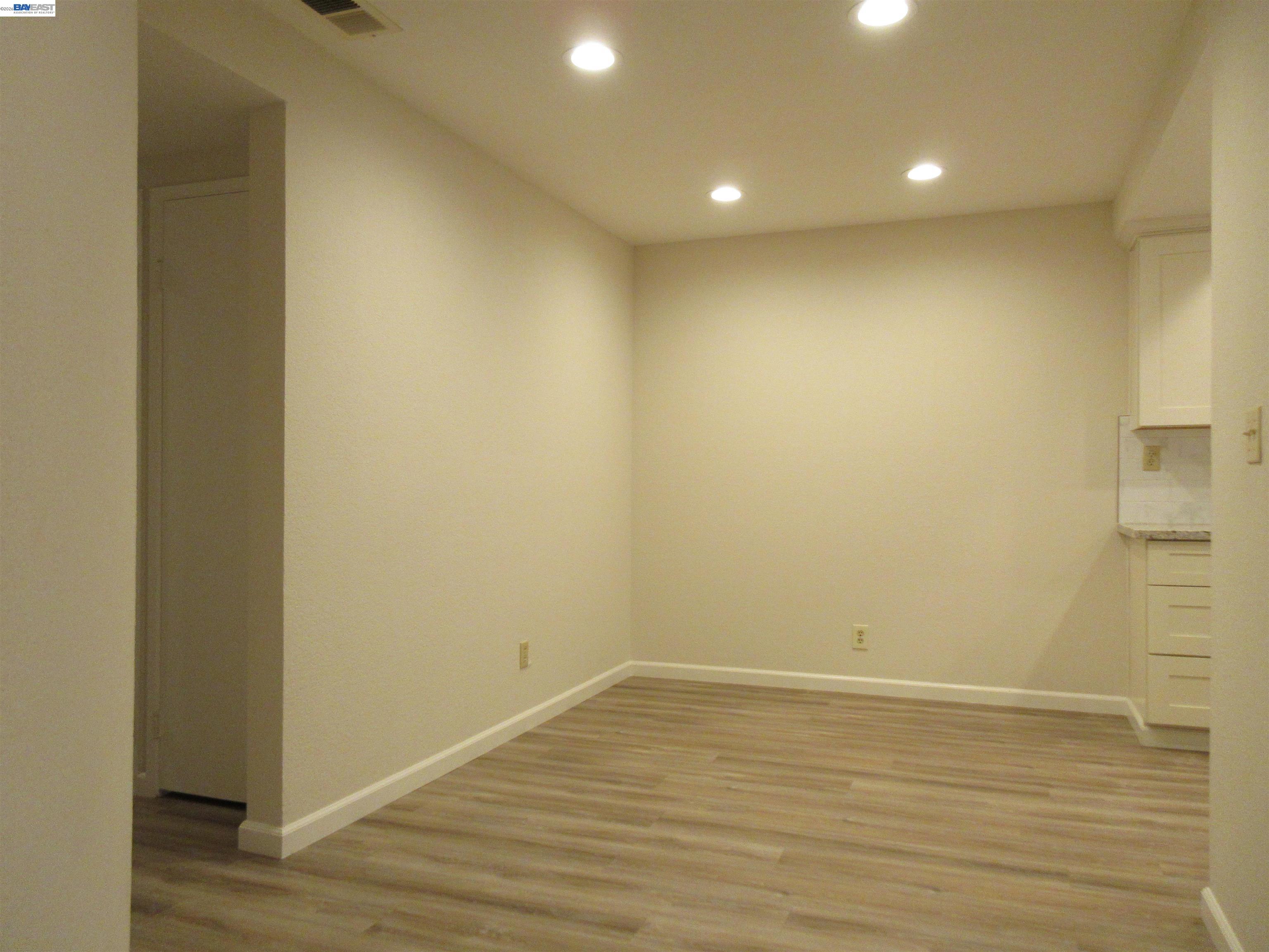 Photo #8: 41128927 Listing: Photo #8