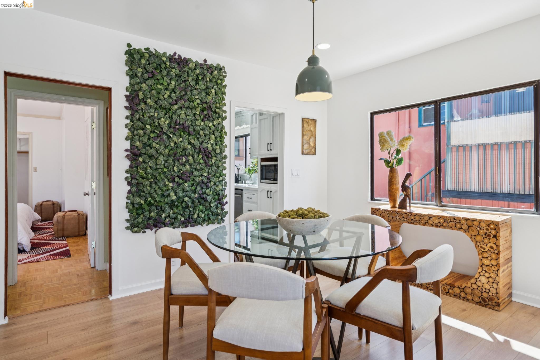 Detail Gallery Image 10 of 55 For 2328 Bartlett St, Oakland,  CA 94601 - 5 Beds | 2 Baths