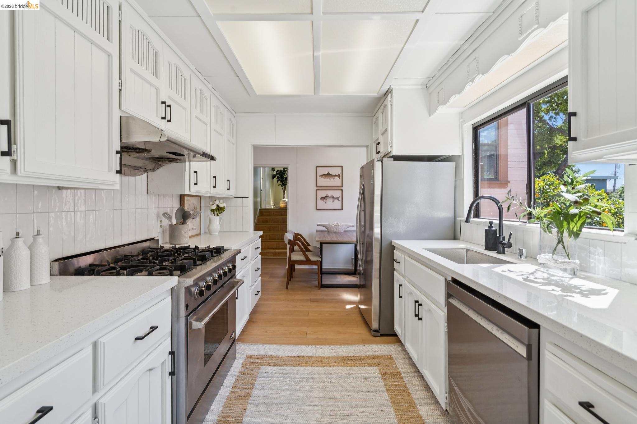 Detail Gallery Image 12 of 55 For 2328 Bartlett St, Oakland,  CA 94601 - 5 Beds | 2 Baths