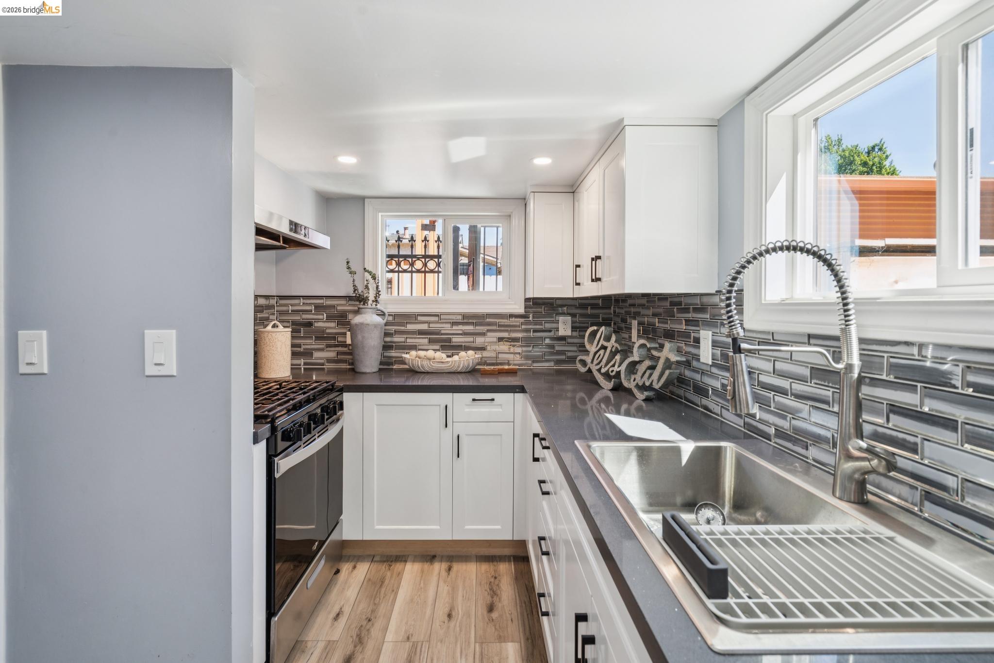 Detail Gallery Image 33 of 55 For 2328 Bartlett St, Oakland,  CA 94601 - 5 Beds | 2 Baths