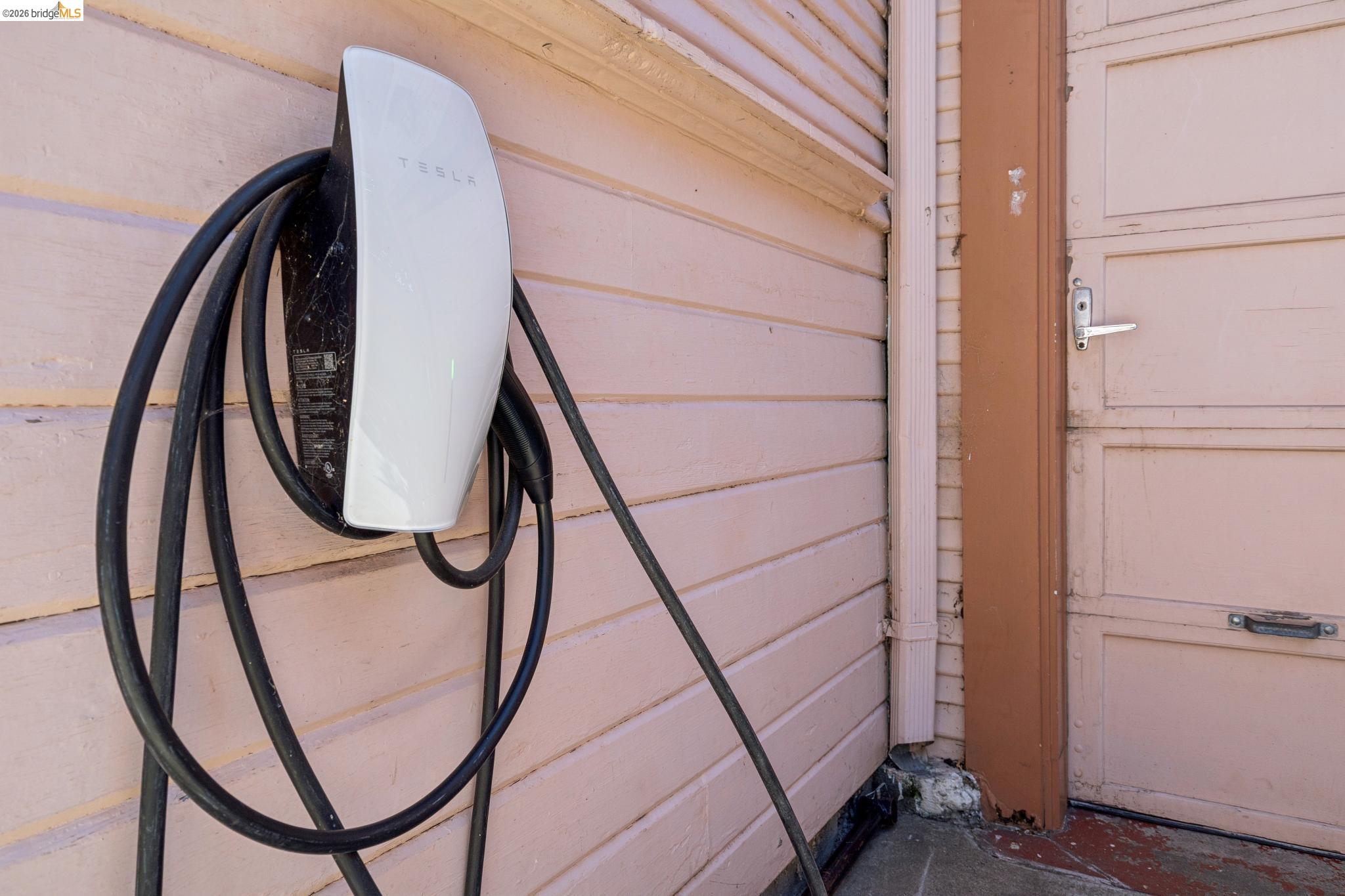 Detail Gallery Image 5 of 55 For 2328 Bartlett St, Oakland,  CA 94601 - 5 Beds | 2 Baths