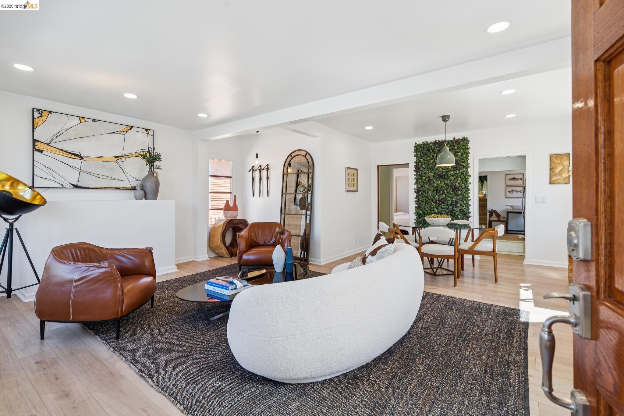 Detail Gallery Image 6 of 55 For 2328 Bartlett St, Oakland,  CA 94601 - 5 Beds | 2 Baths