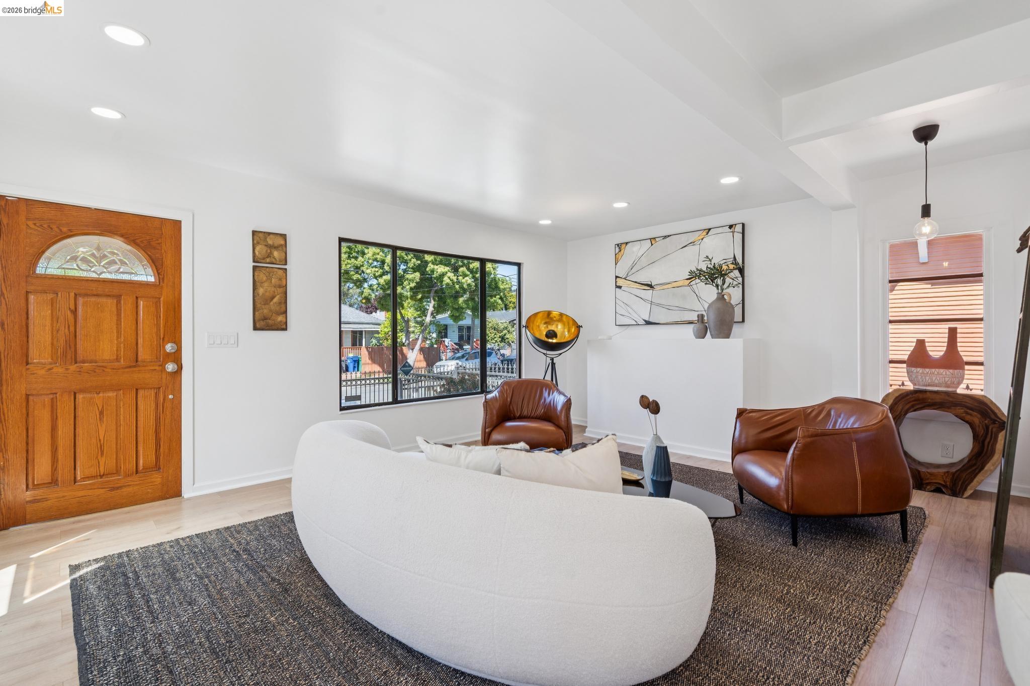 Detail Gallery Image 8 of 55 For 2328 Bartlett St, Oakland,  CA 94601 - 5 Beds | 2 Baths