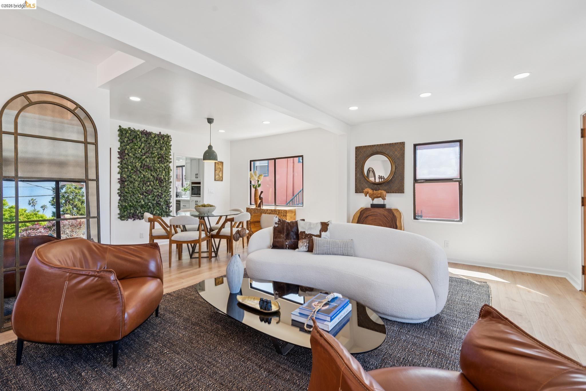 Detail Gallery Image 9 of 55 For 2328 Bartlett St, Oakland,  CA 94601 - 5 Beds | 2 Baths