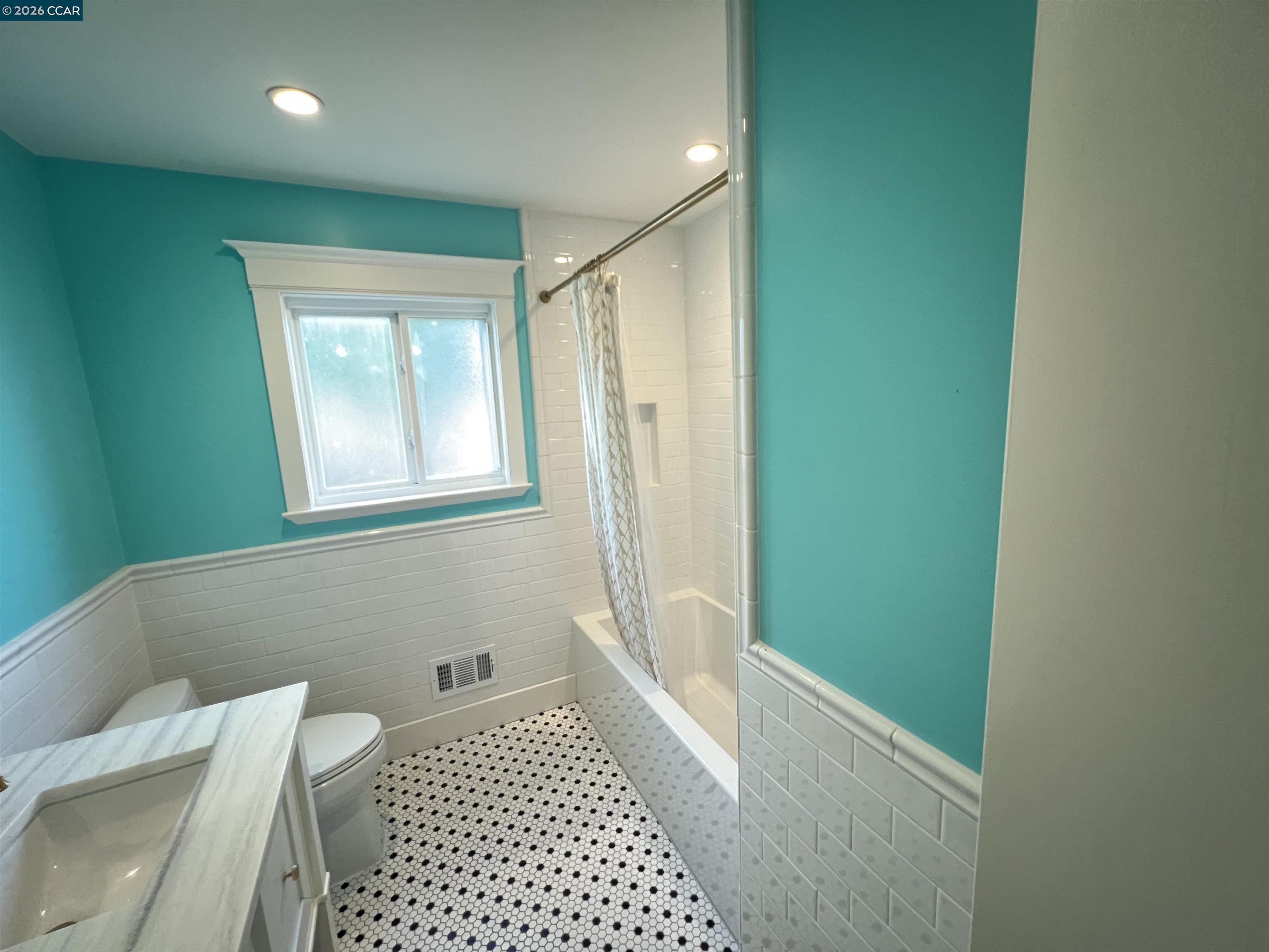 Detail Gallery Image 27 of 44 For 1091 Alamo Ct, Pittsburg,  CA 94565 - 3 Beds | 2 Baths