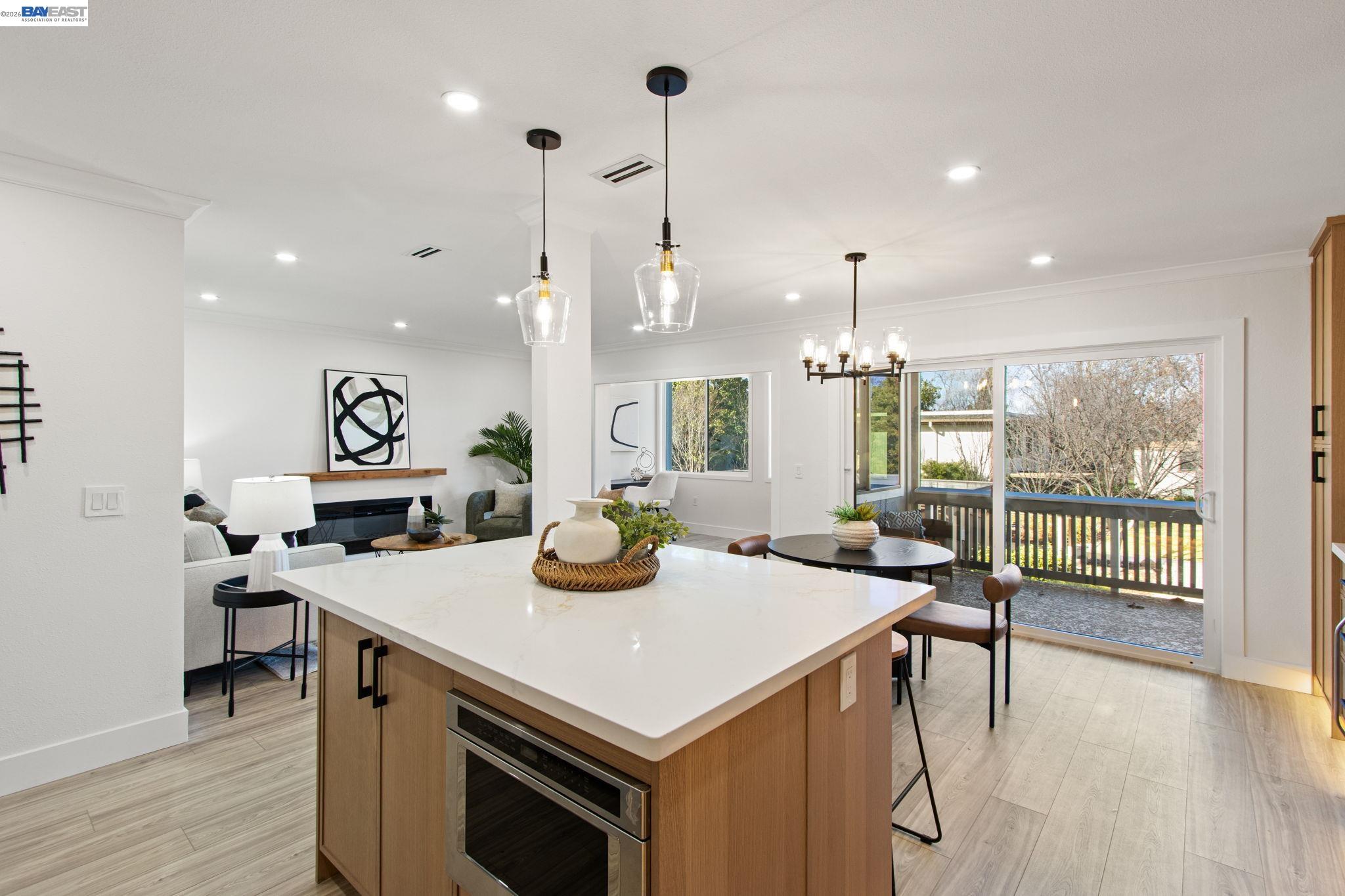 Detail Gallery Image 9 of 47 For 2772 Tice Creek Dr #4,  Walnut Creek,  CA 94595 - 2 Beds | 2 Baths