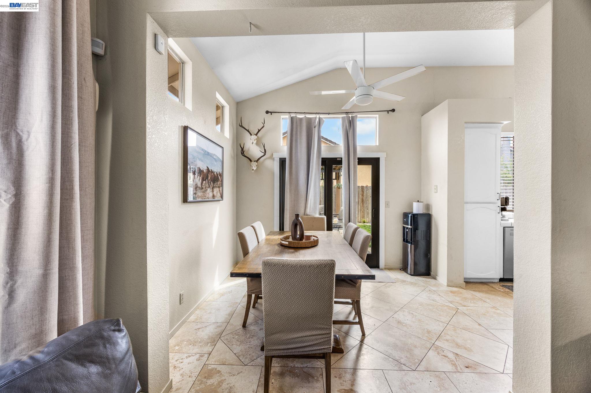 Detail Gallery Image 11 of 32 For 502 Chablis Way, Manteca,  CA 95337 - 3 Beds | 2 Baths