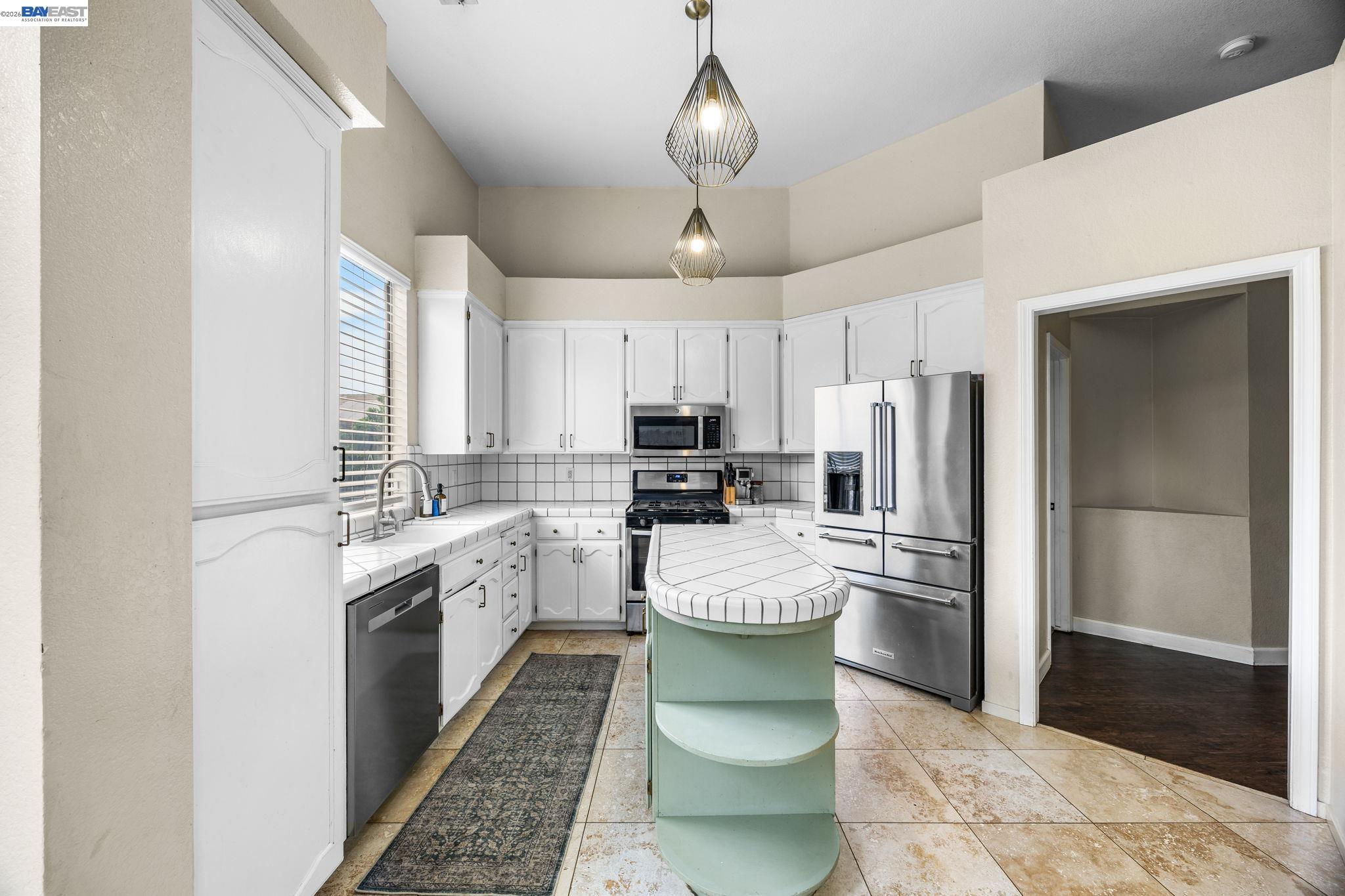 Detail Gallery Image 13 of 32 For 502 Chablis Way, Manteca,  CA 95337 - 3 Beds | 2 Baths