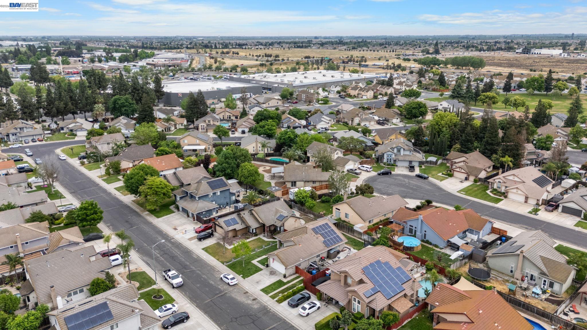 Detail Gallery Image 3 of 32 For 502 Chablis Way, Manteca,  CA 95337 - 3 Beds | 2 Baths