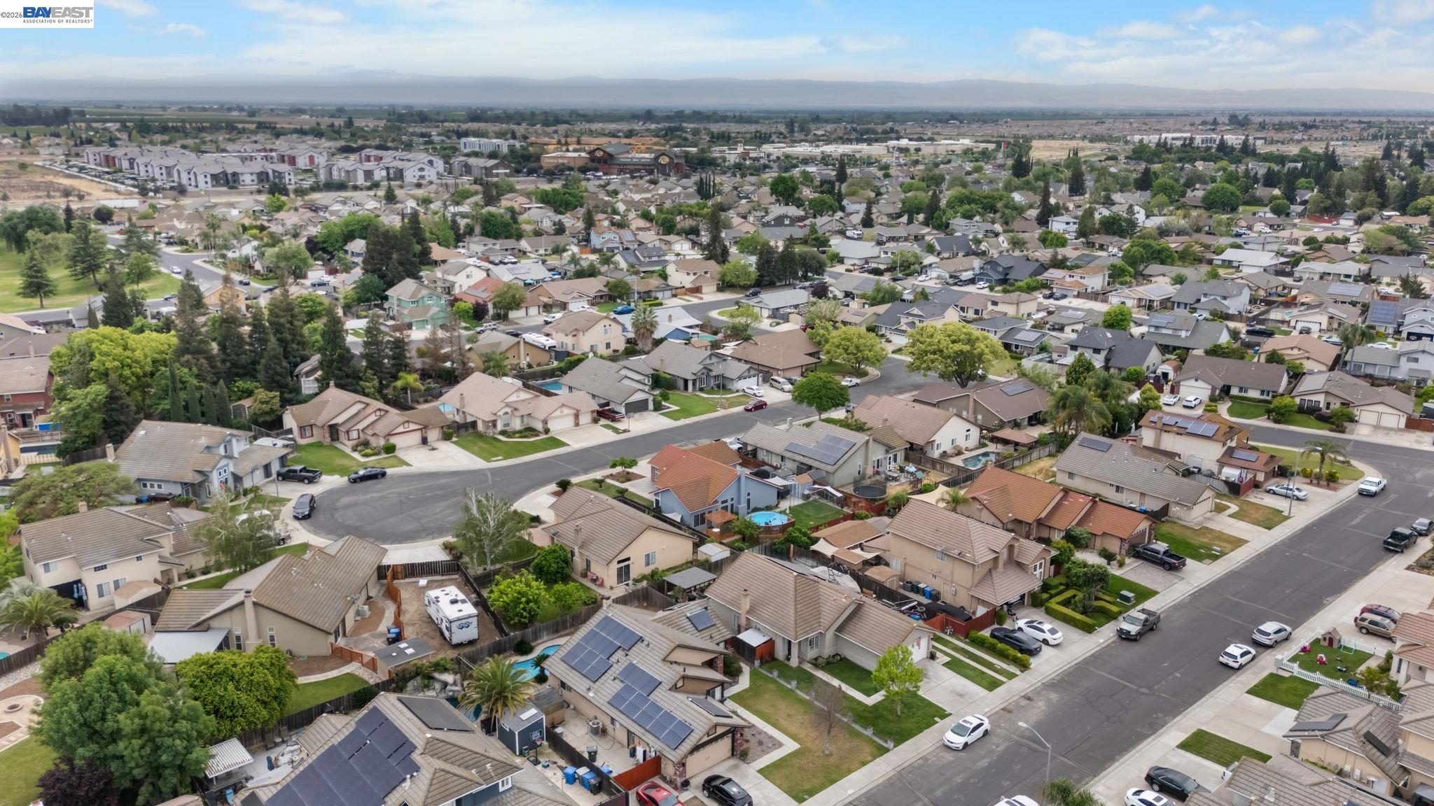 Detail Gallery Image 4 of 32 For 502 Chablis Way, Manteca,  CA 95337 - 3 Beds | 2 Baths
