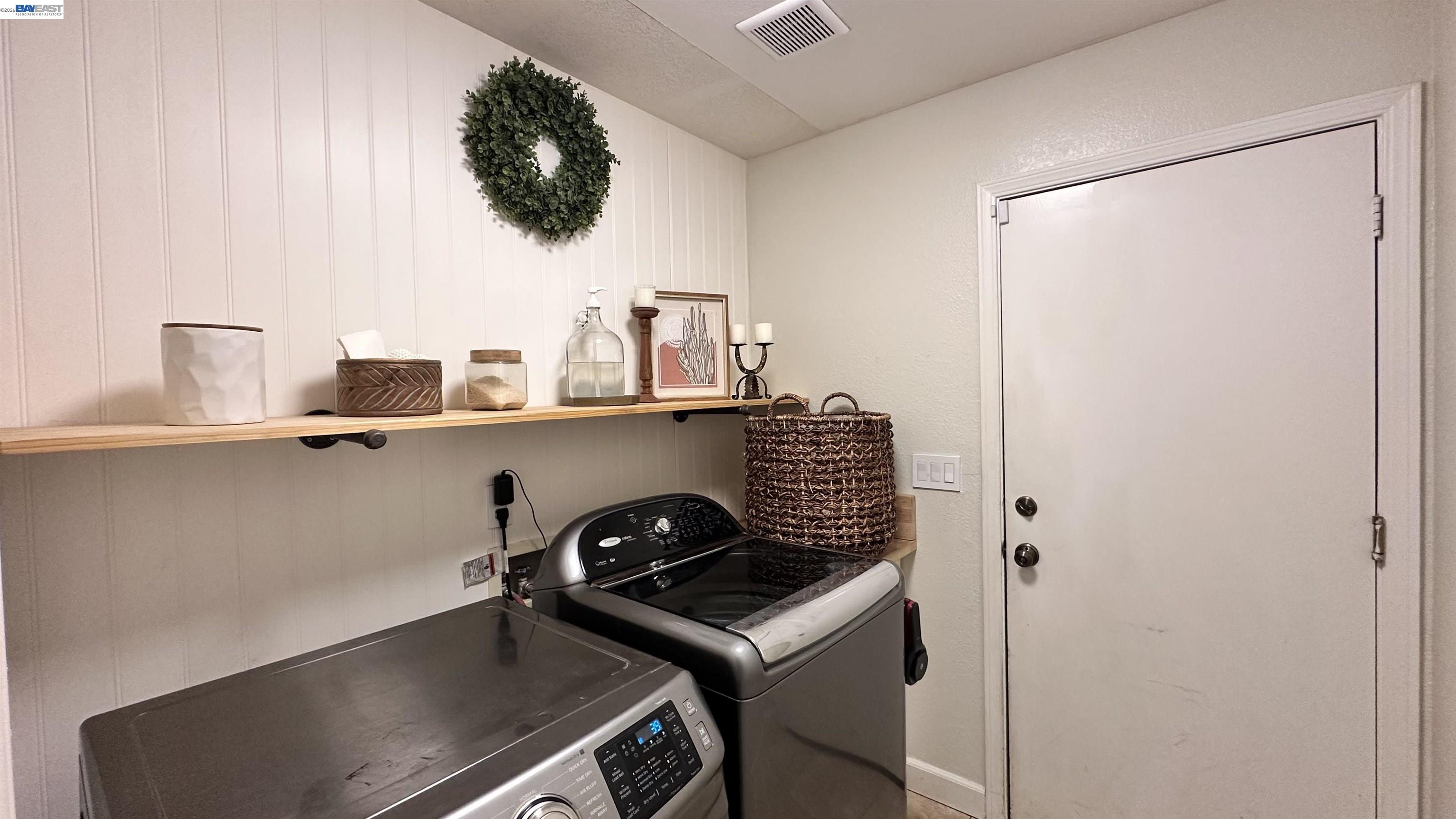 Detail Gallery Image 5 of 7 For 502 Chablis Way, Manteca,  CA 95337 - 3 Beds | 2 Baths