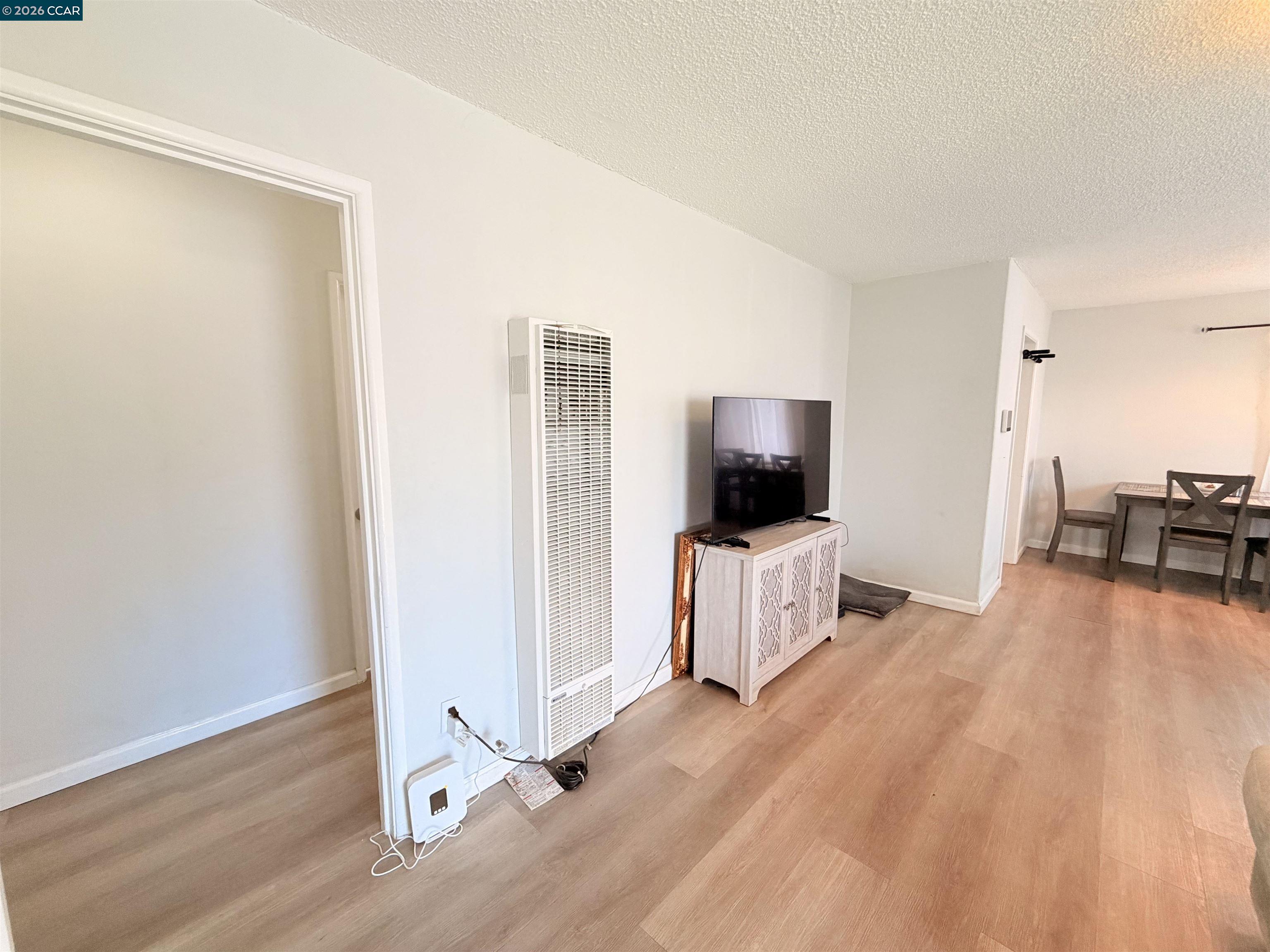 Detail Gallery Image 4 of 18 For 238 Fitzpatrick Rd, Oakland,  CA 94603 - 3 Beds | 1 Baths