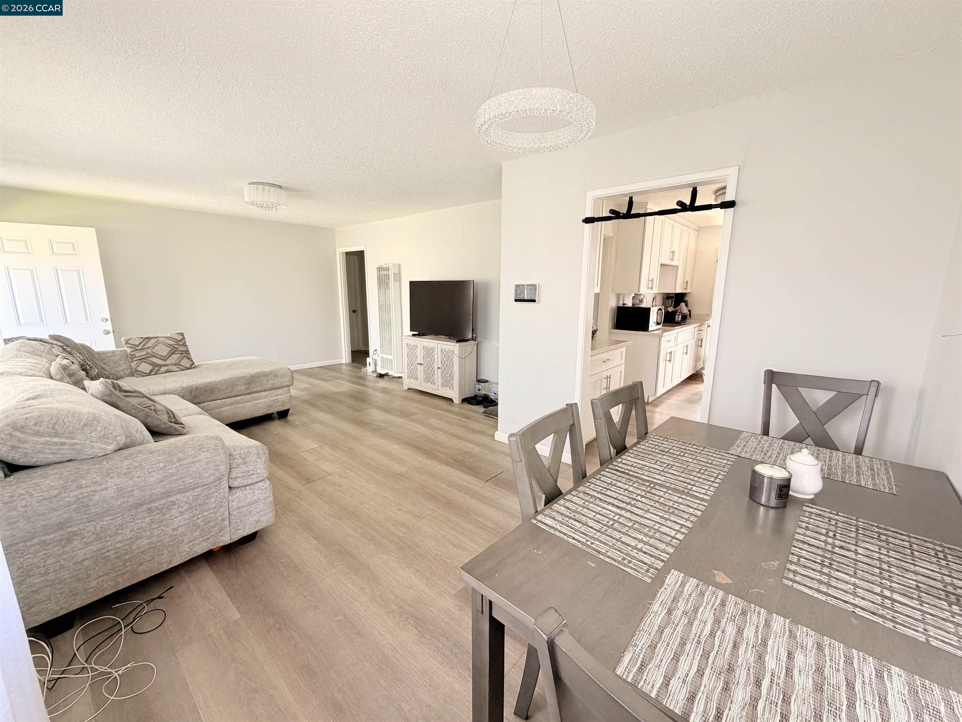 Detail Gallery Image 5 of 18 For 238 Fitzpatrick Rd, Oakland,  CA 94603 - 3 Beds | 1 Baths