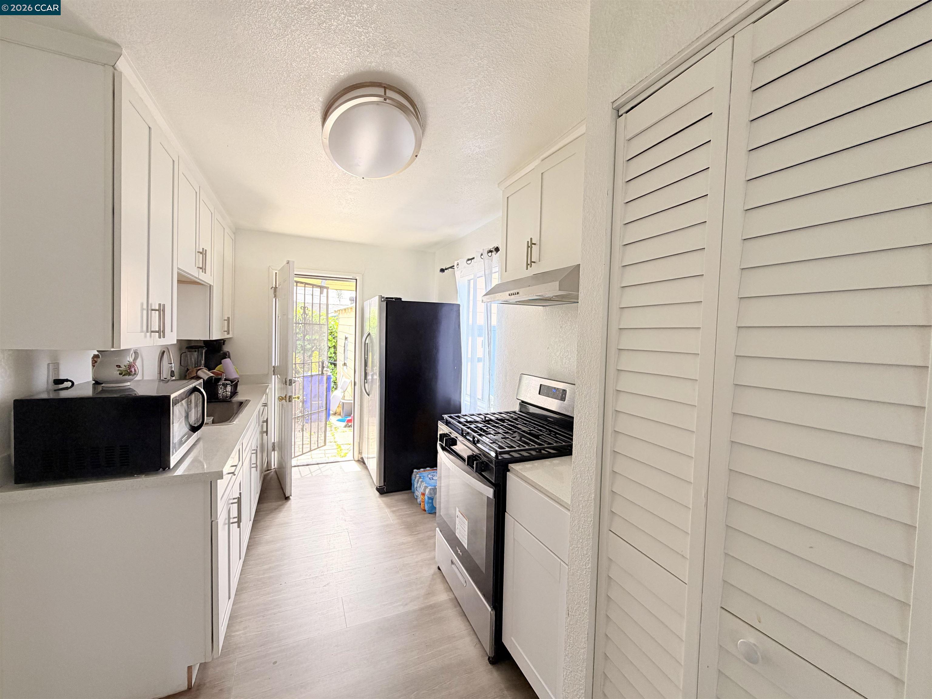 Detail Gallery Image 6 of 18 For 238 Fitzpatrick Rd, Oakland,  CA 94603 - 3 Beds | 1 Baths