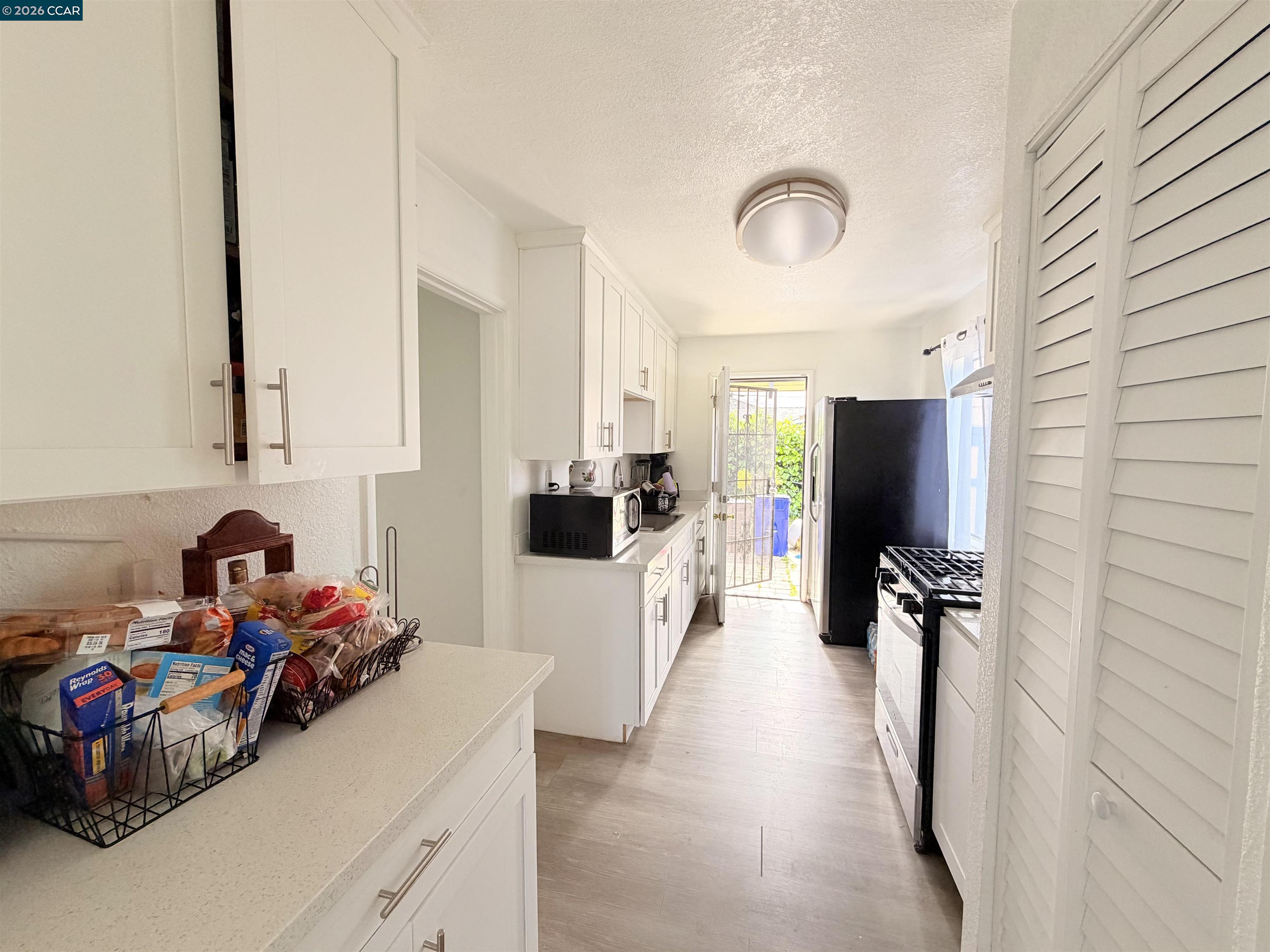 Detail Gallery Image 7 of 18 For 238 Fitzpatrick Rd, Oakland,  CA 94603 - 3 Beds | 1 Baths