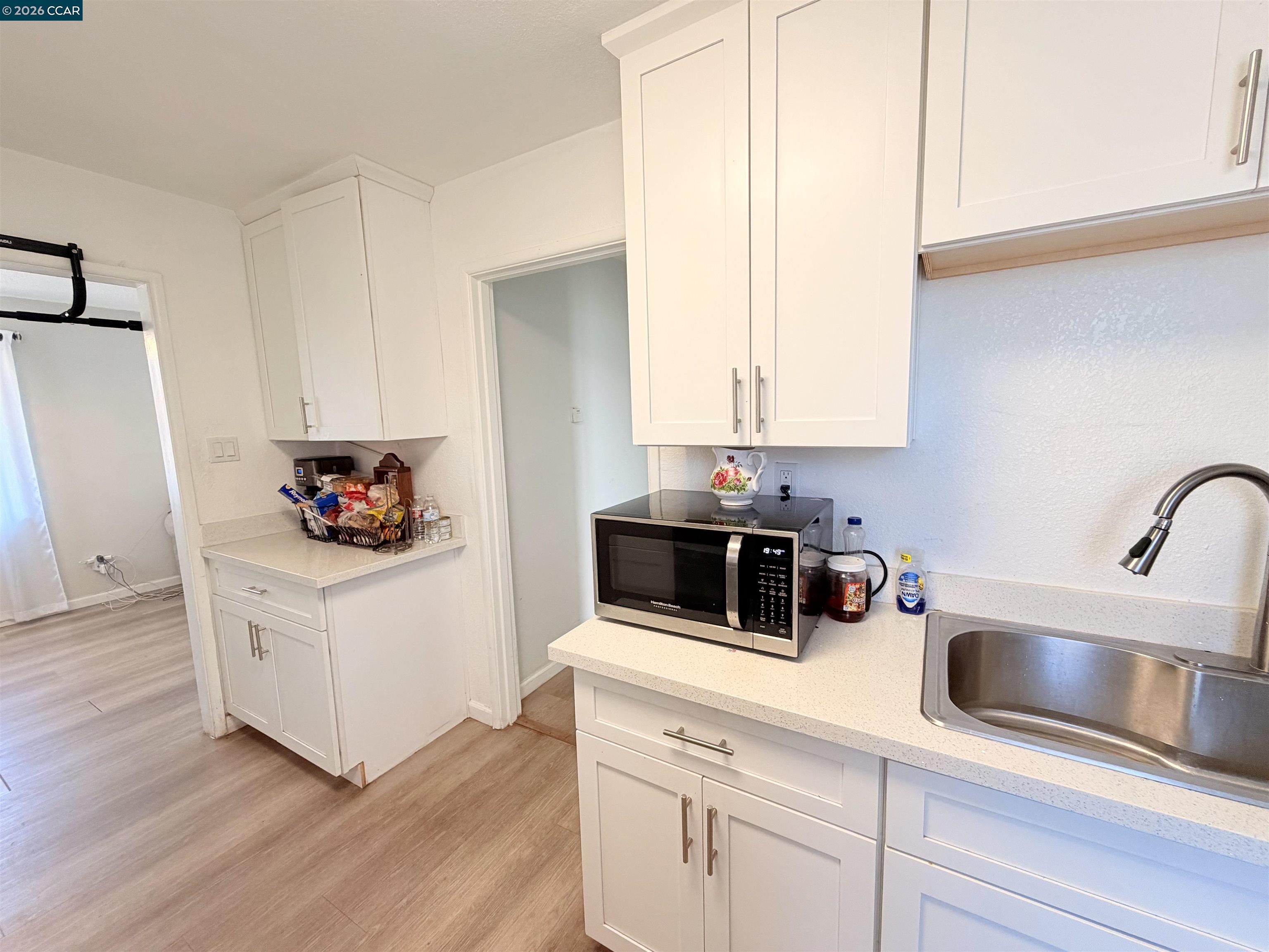 Detail Gallery Image 9 of 18 For 238 Fitzpatrick Rd, Oakland,  CA 94603 - 3 Beds | 1 Baths