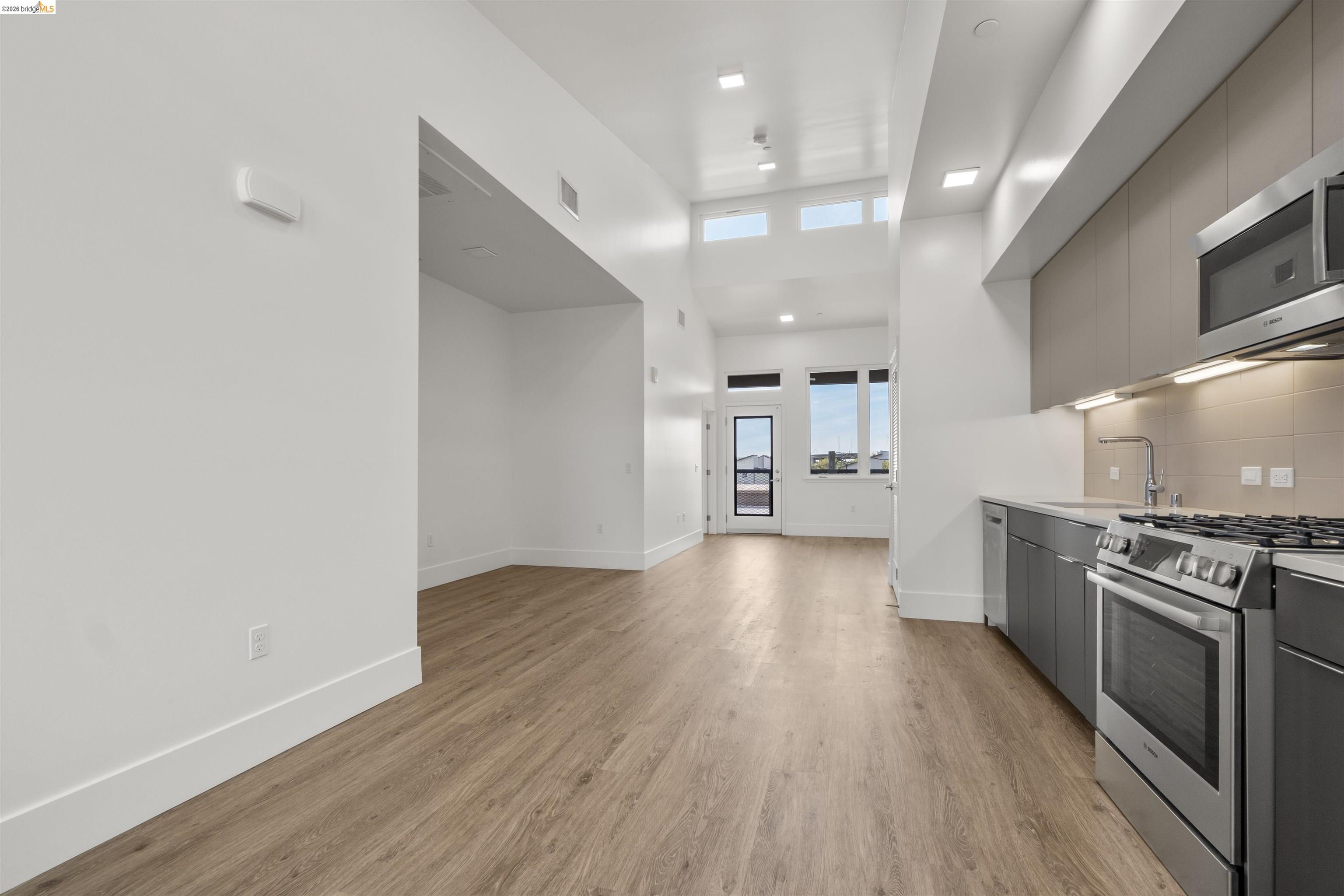 Photo #2: 41128938 Listing: Photo #2