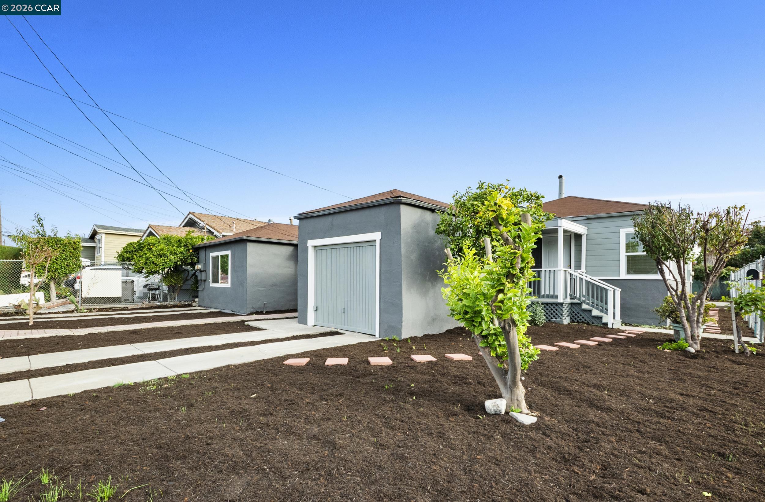 Detail Gallery Image 4 of 45 For 9028 a St, Oakland,  CA 94603 - 4 Beds | 3 Baths