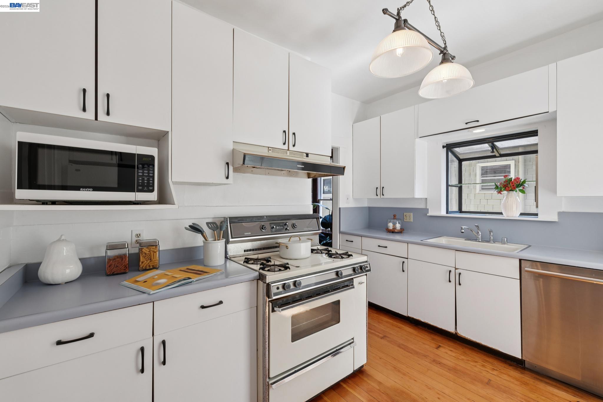 Detail Gallery Image 20 of 57 For 3246 Garfield Ave, Alameda,  CA 94501 - 3 Beds | 2 Baths