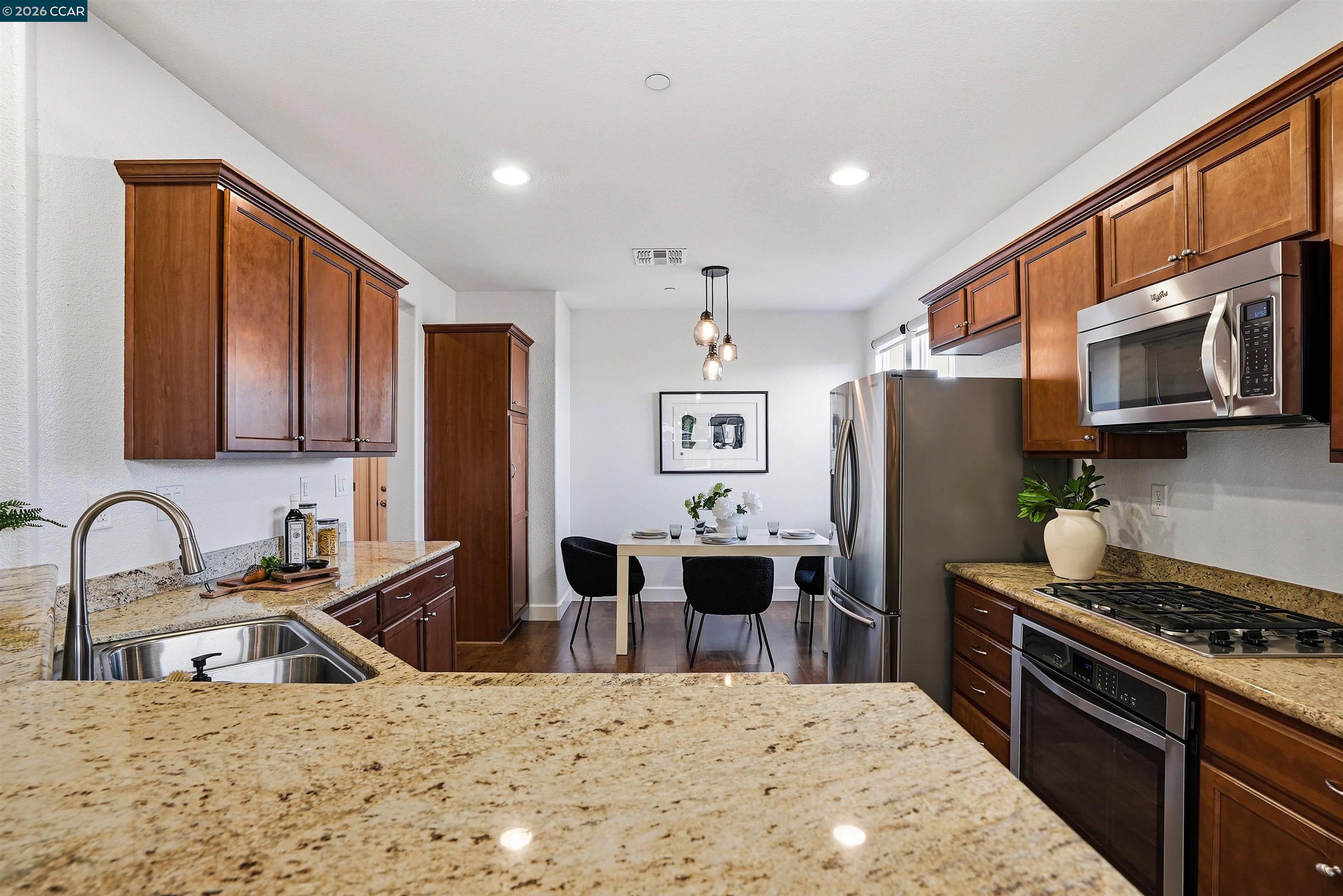 Detail Gallery Image 14 of 54 For 527 Falling Star Dr, Martinez,  CA 94553 - 4 Beds | 2/1 Baths